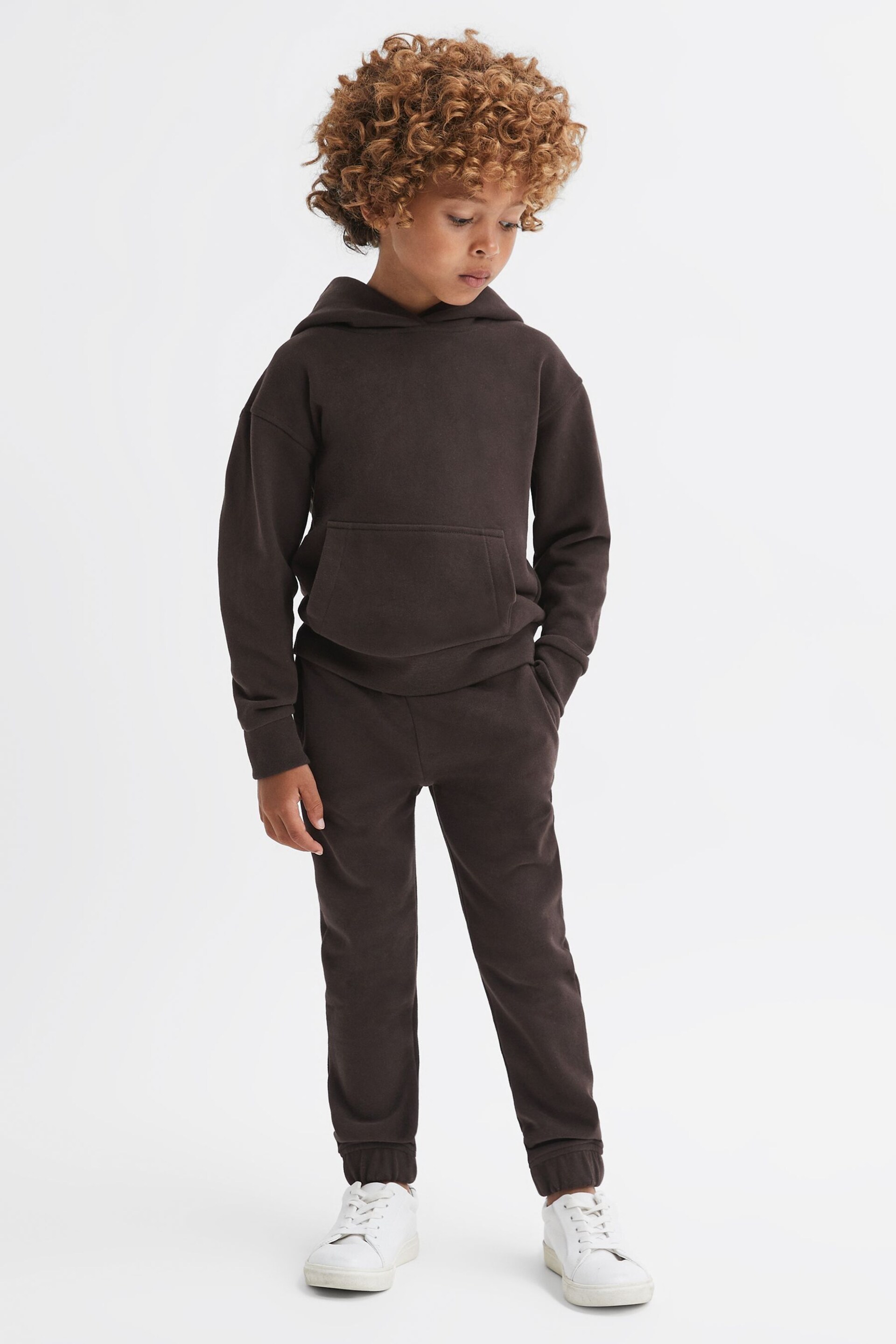 Reiss Chocolate Ali Senior Garment Dye Jersey Joggers - Image 3 of 6