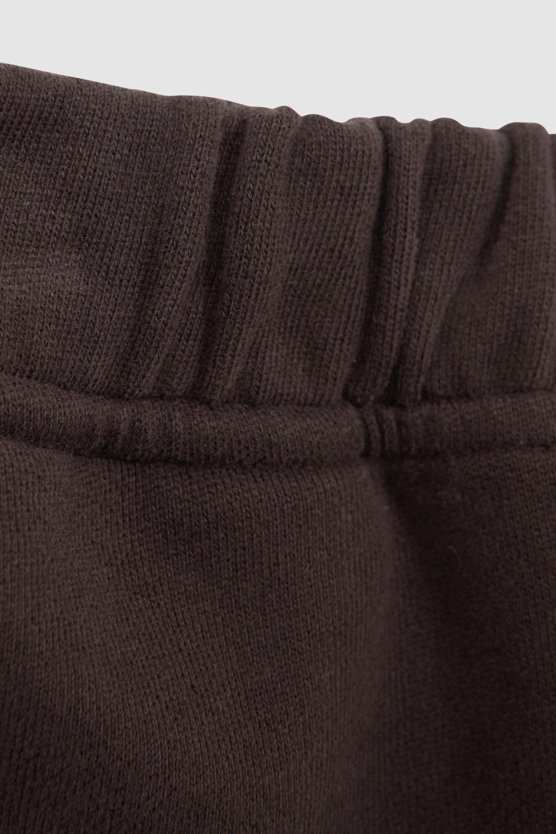 Reiss Chocolate Ali Senior Garment Dye Jersey Joggers - Image 6 of 6