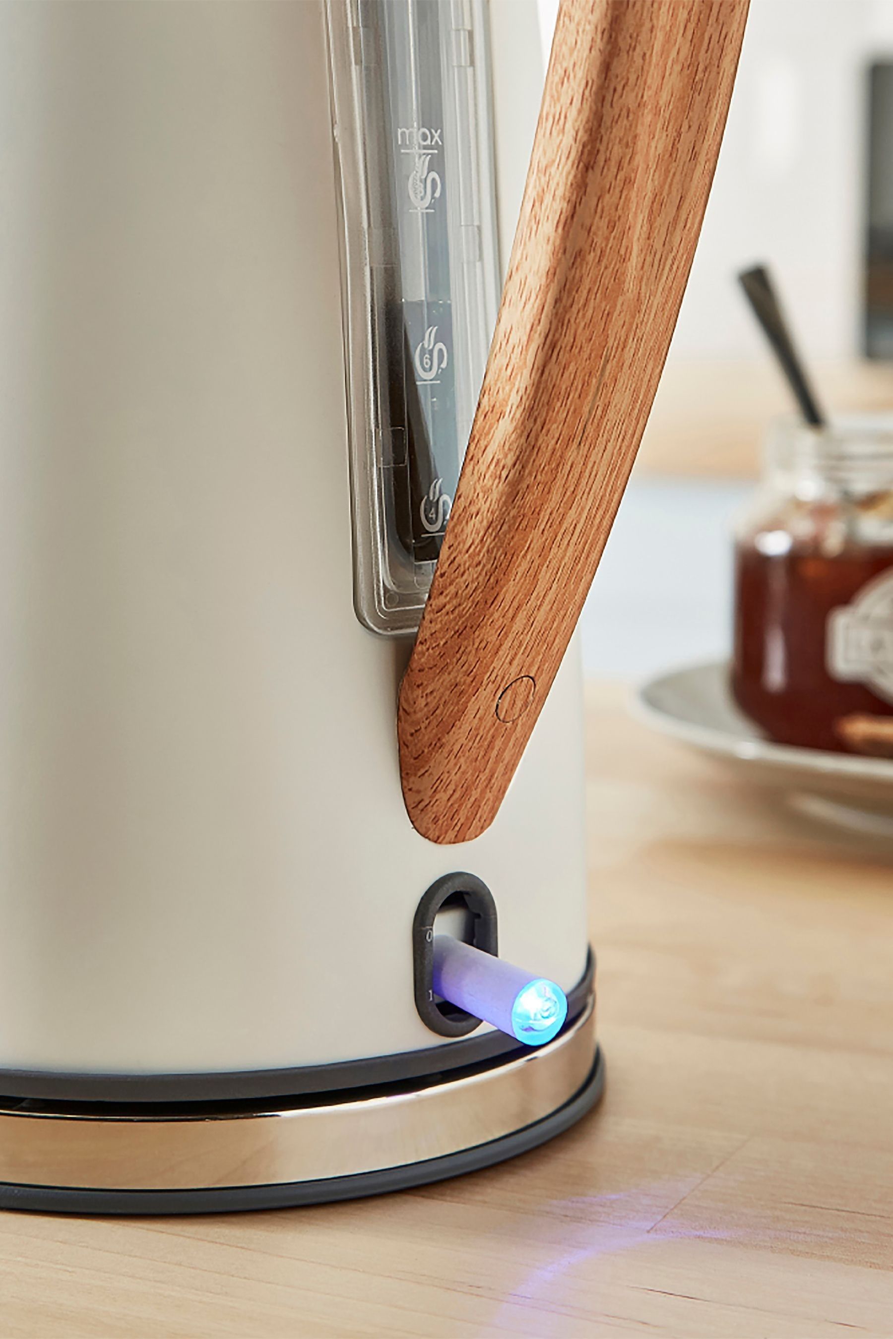 Swan white kettle cheap