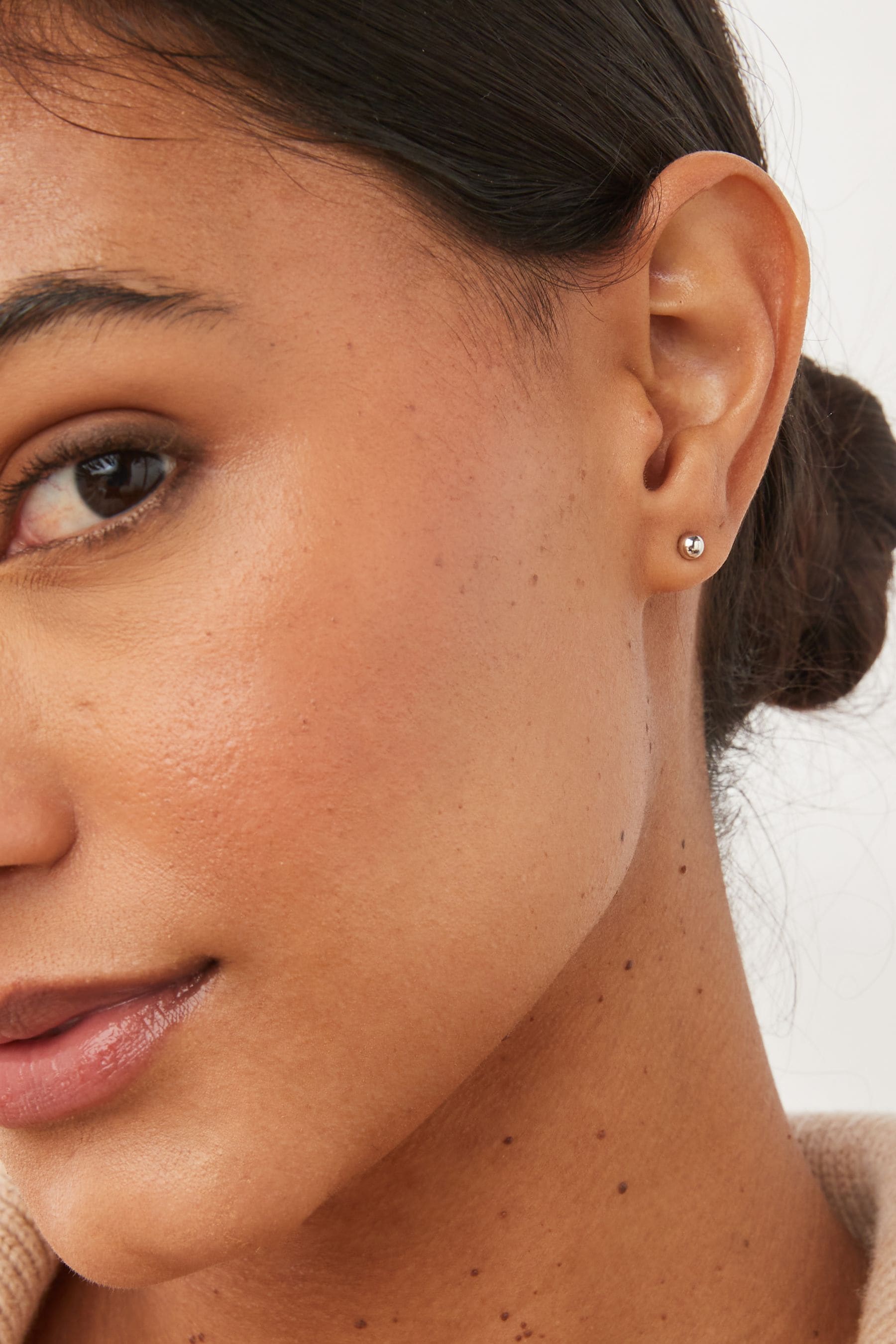 Silver second studs online on sale