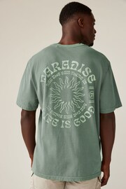 Green Sun Back Print Beach Graphic T-Shirt - Image 4 of 8