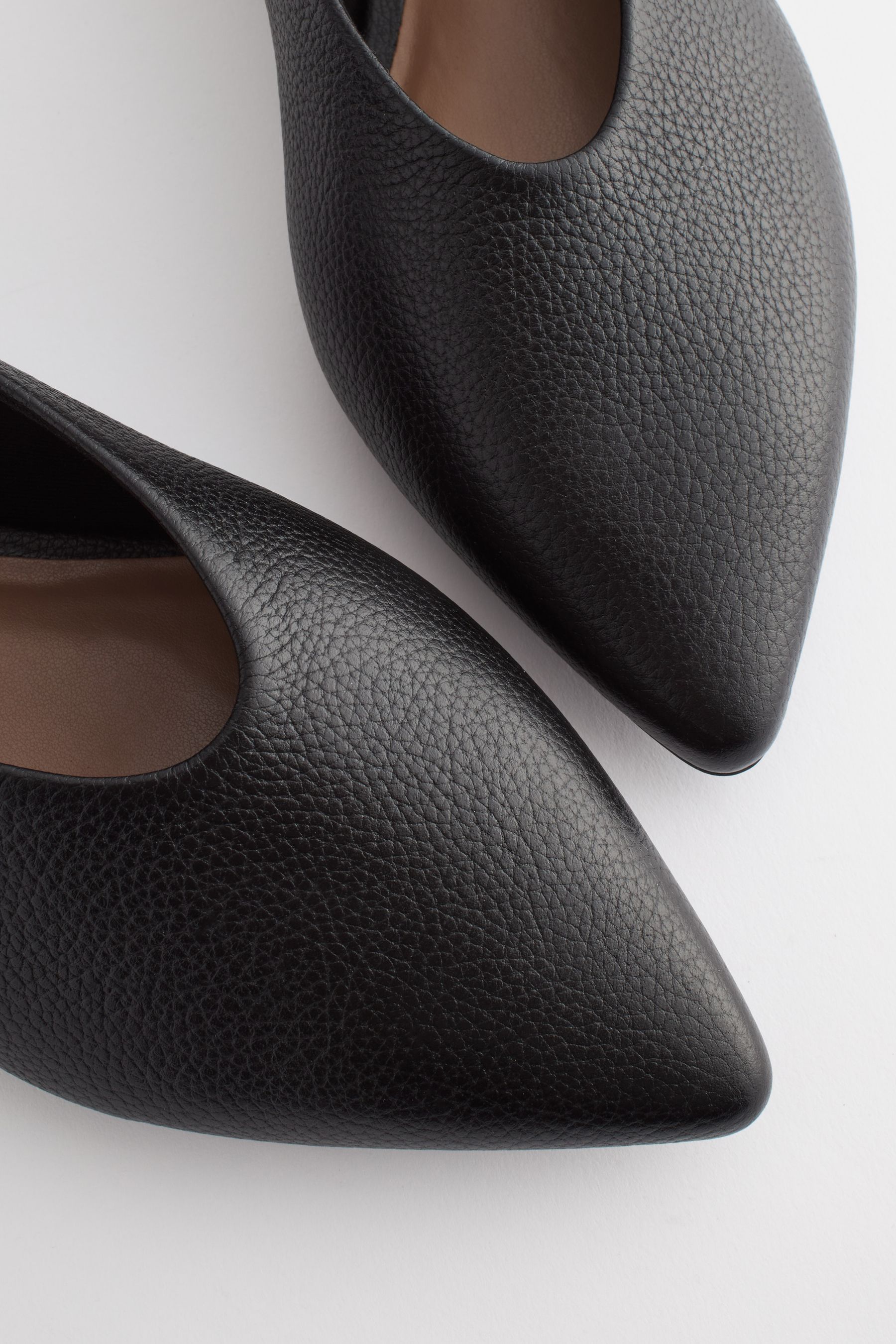 Comfortable black hot sale pointed flats