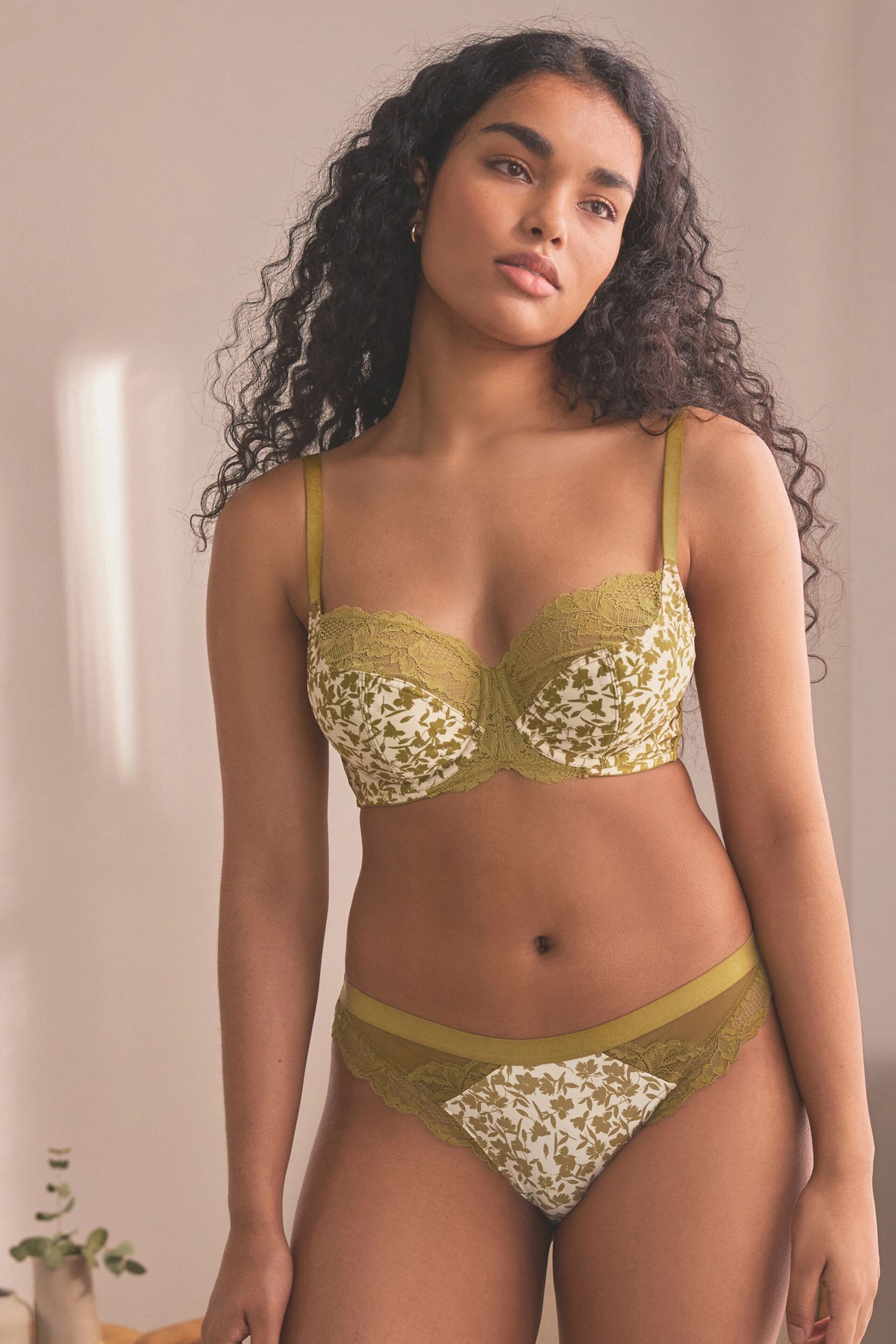 Green Floral Print DD+ Non Pad Wired Full Cup Microfibre and Lace Bra - Image 4 of 7