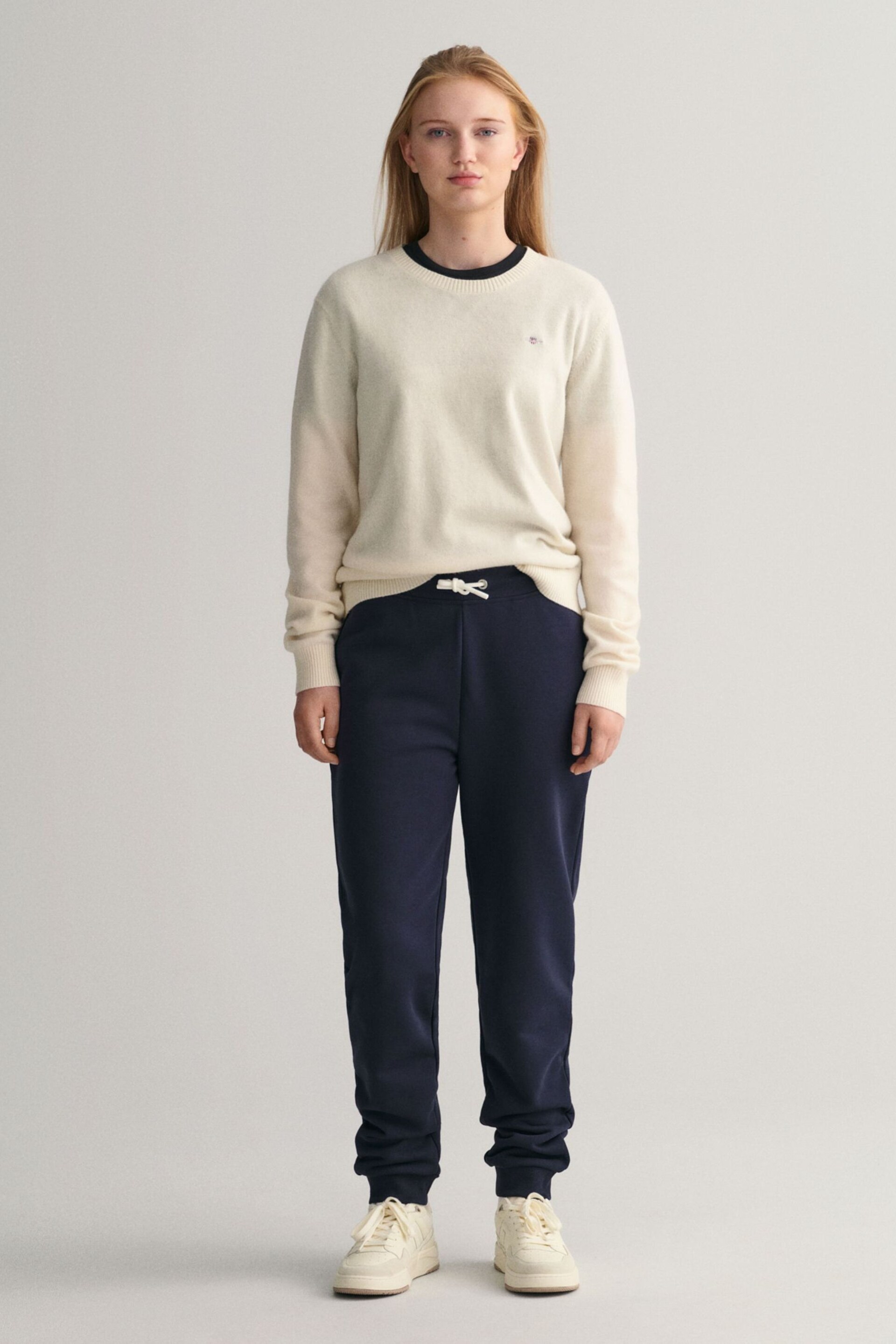 GANT Shield Logo Joggers - Image 4 of 5