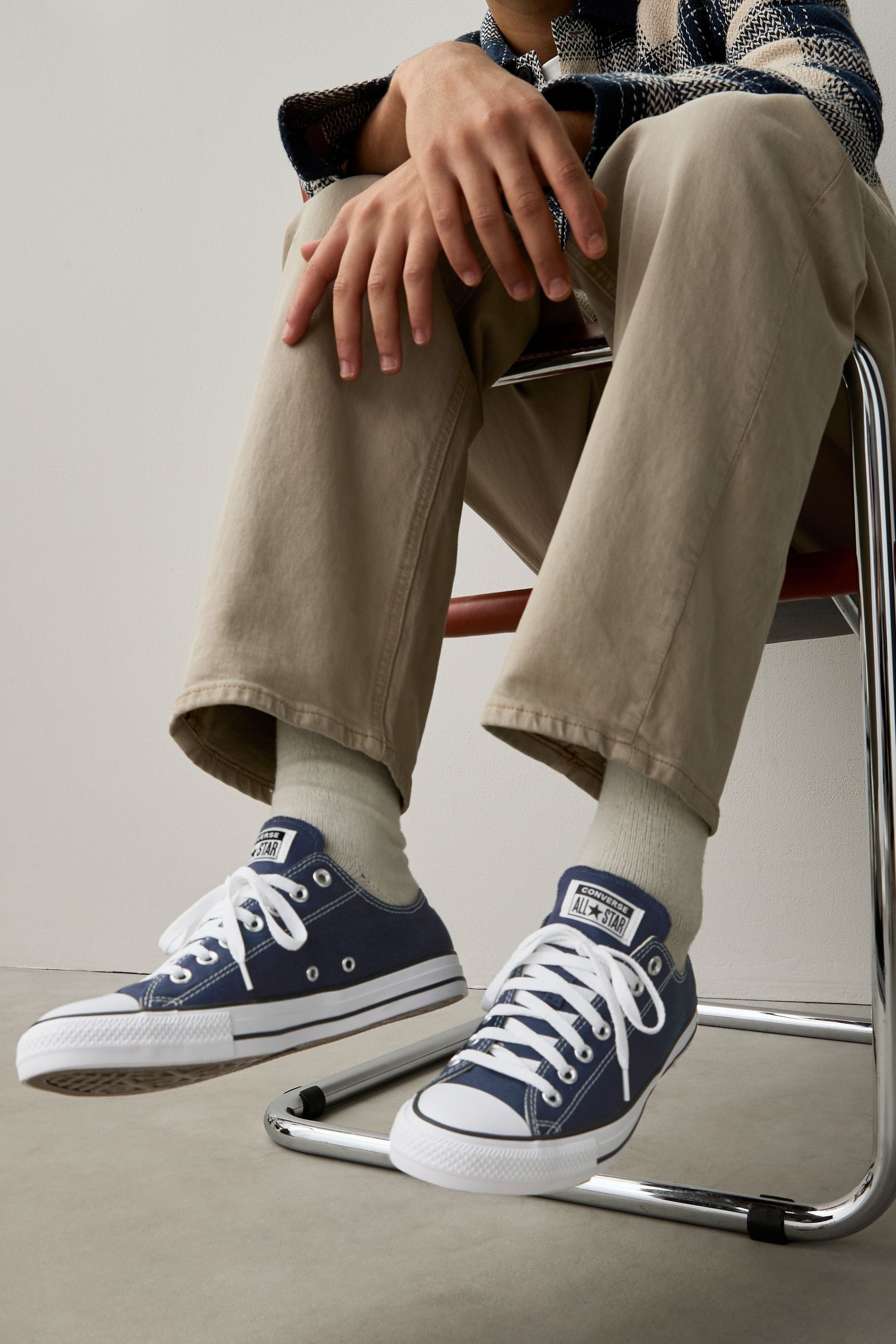 Navy low converse deals