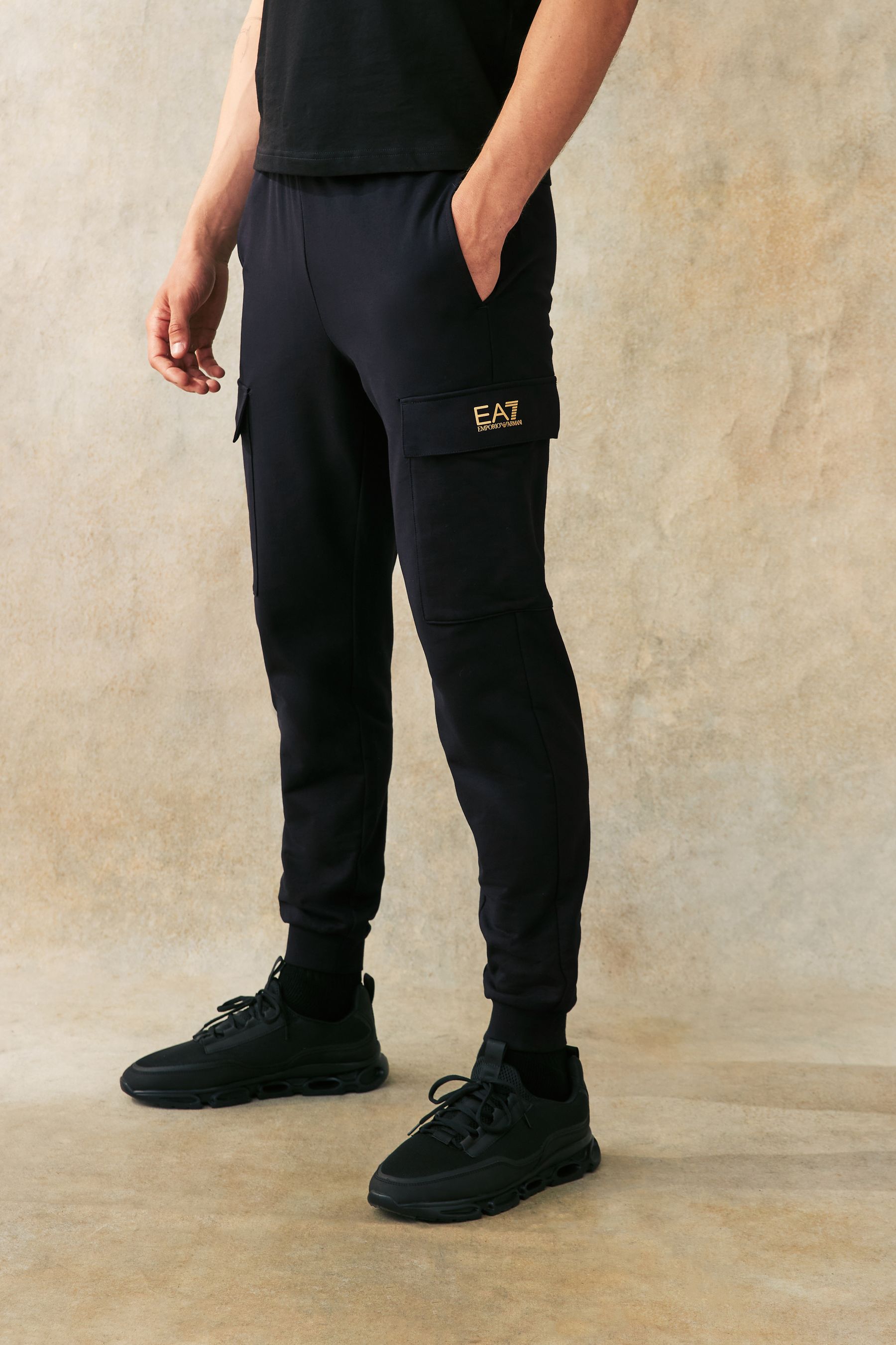 Emporio armani ea7 joggers hot sale