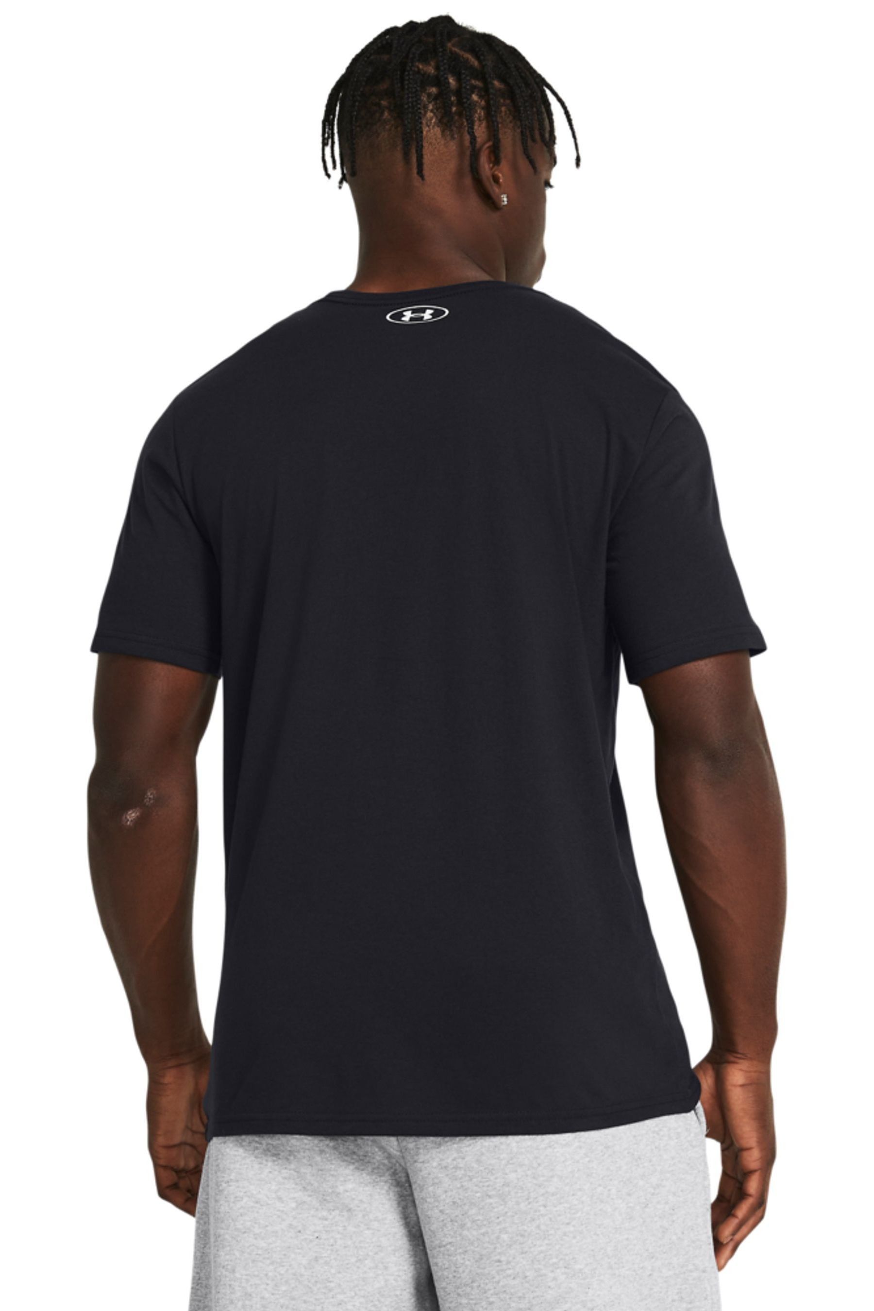 Black and red under armour shirt store