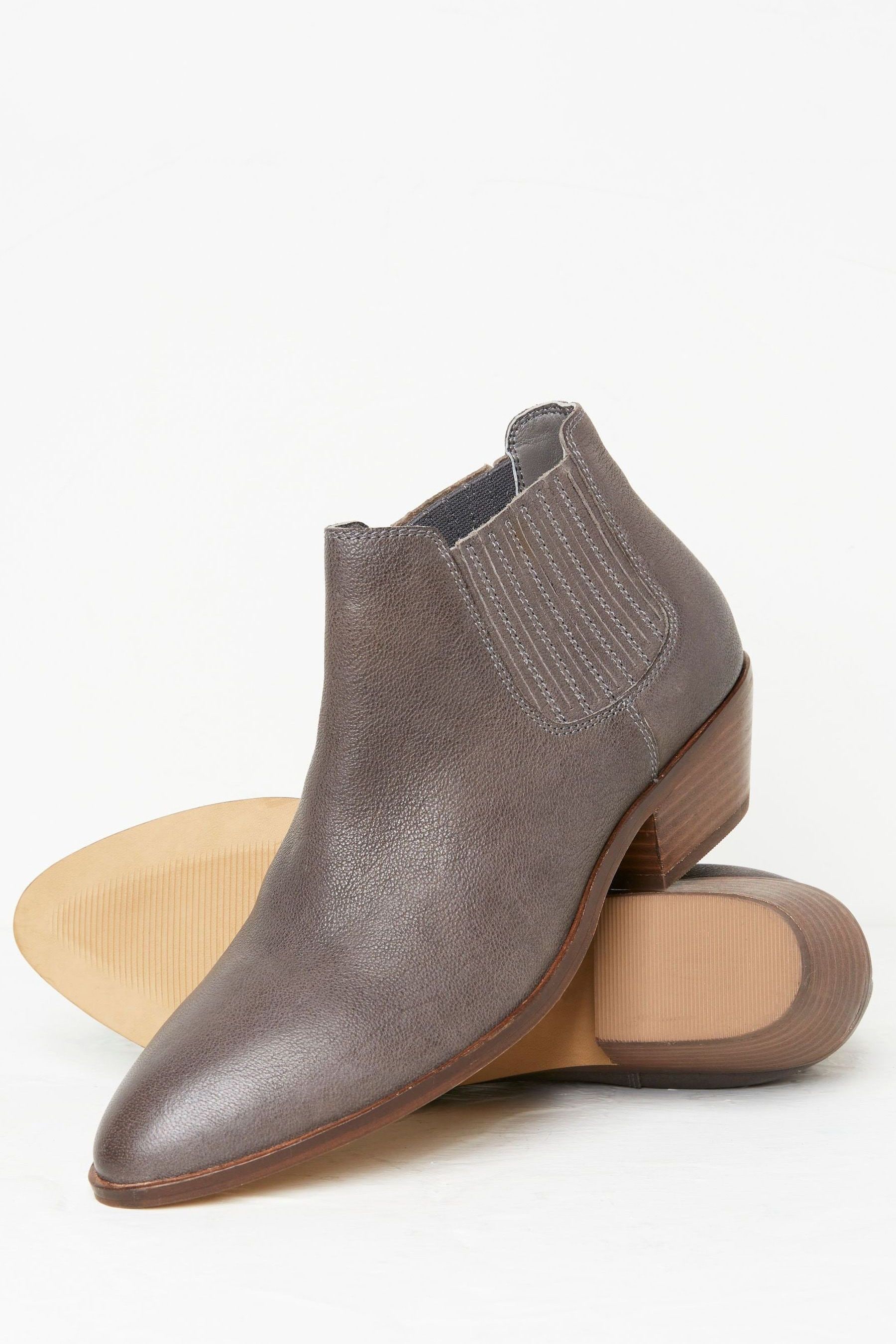 Dolce vita shop towne ankle boots