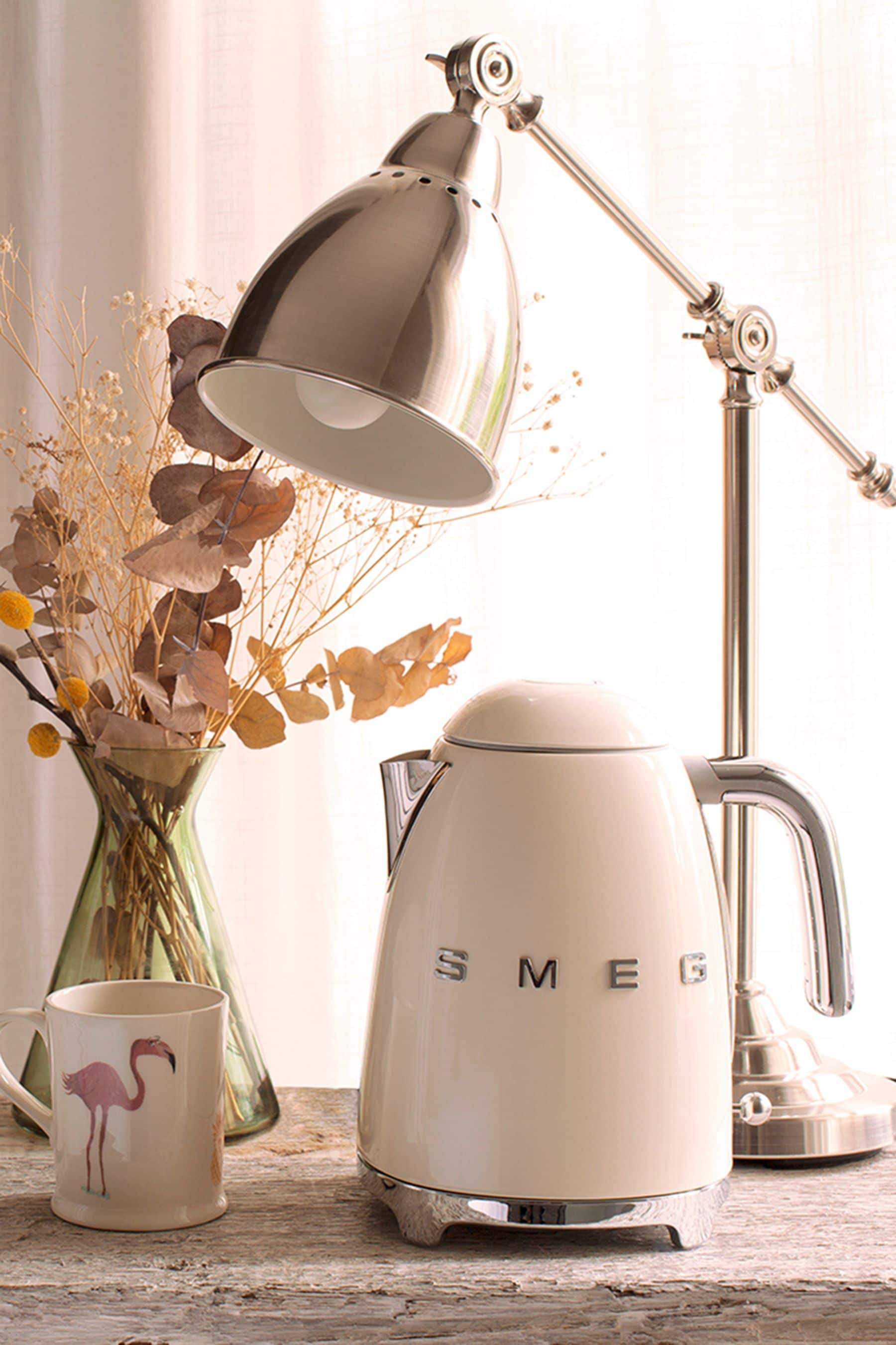 Cream colour dysgraphic kettle