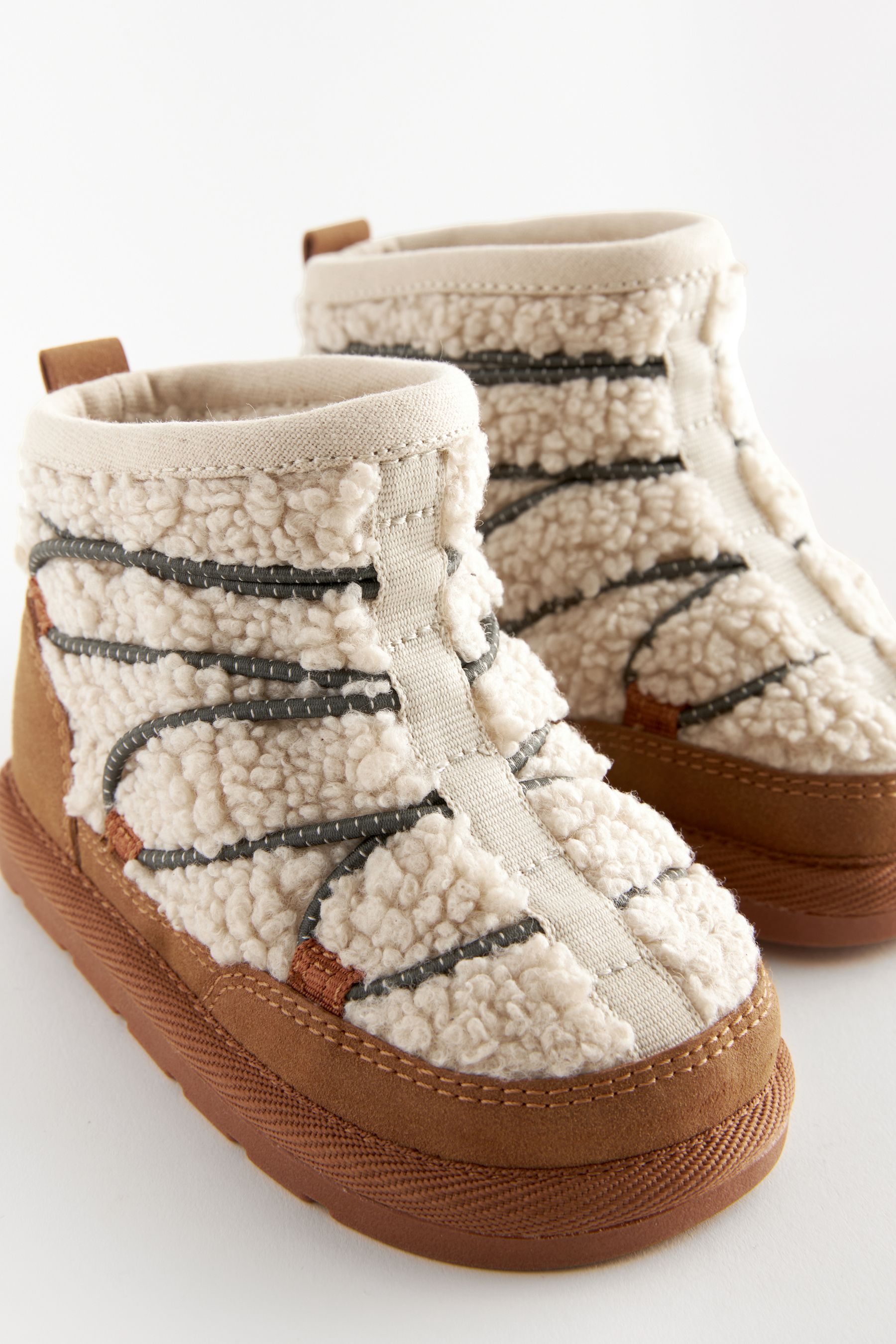 Totes bungee laced boots deals