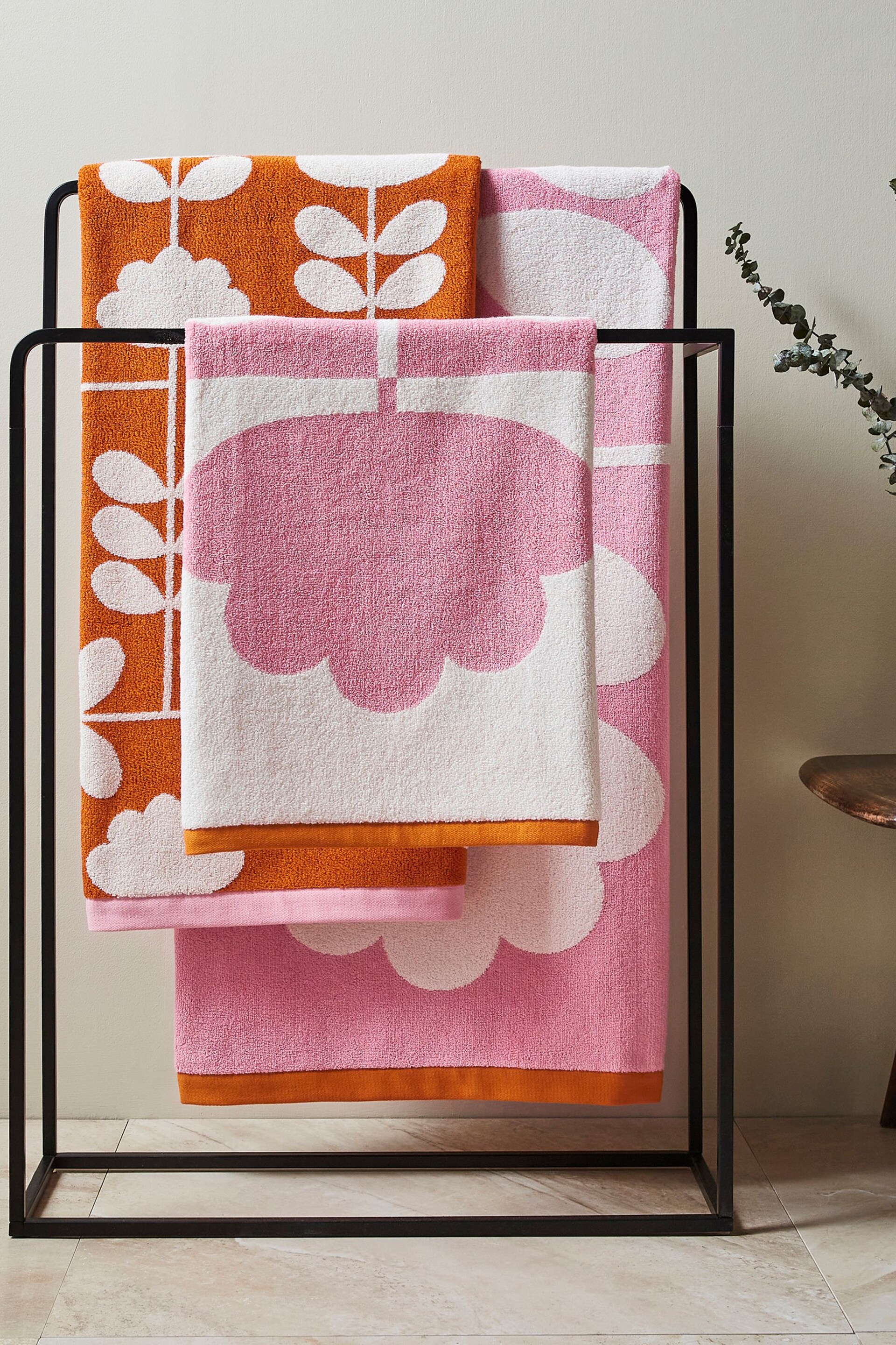 Orla Kiely Pink Cut Stem Tulip Paprika Towel - Image 1 of 6