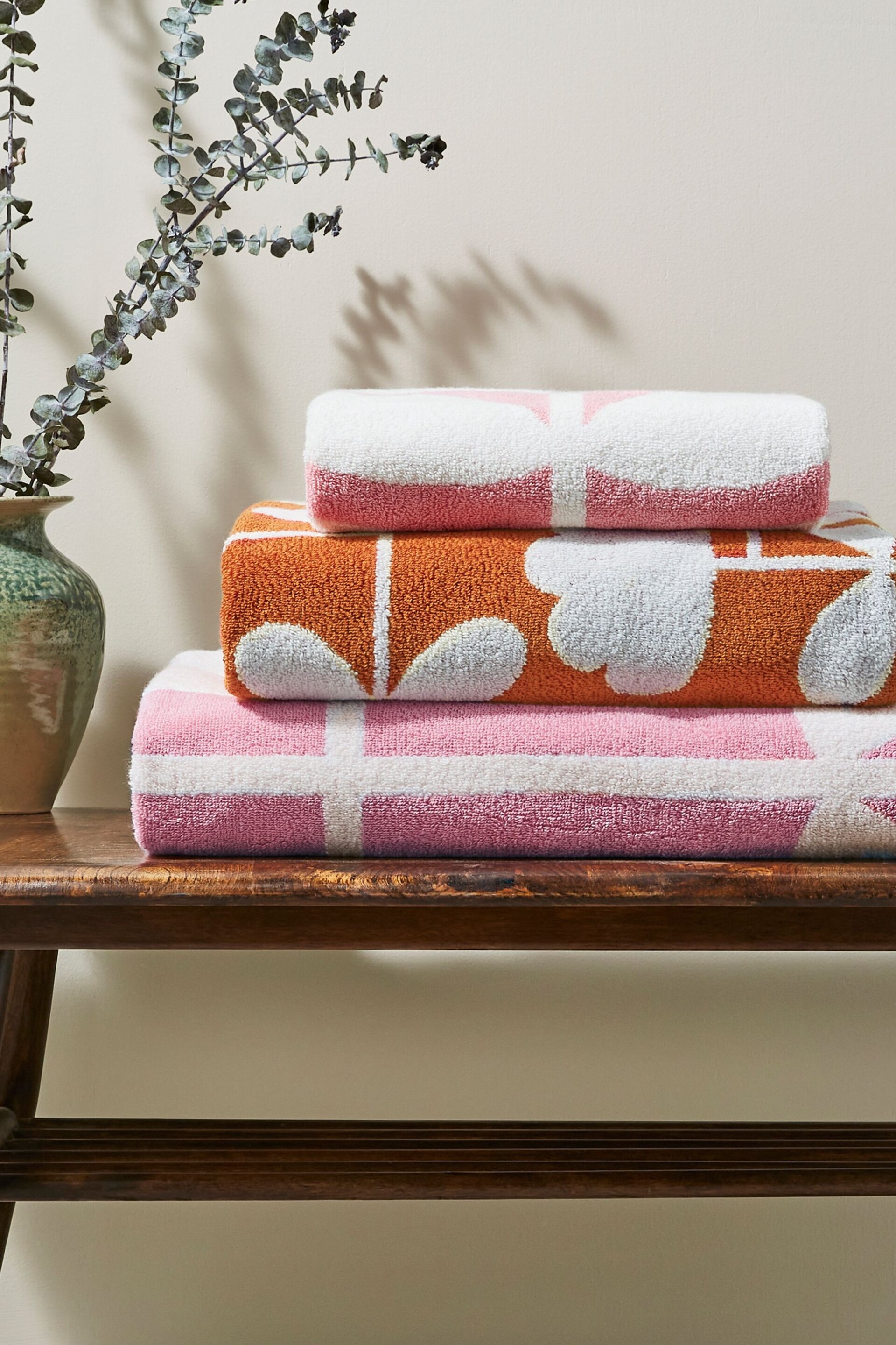 Orla Kiely Pink Cut Stem Tulip Paprika Towel - Image 2 of 6