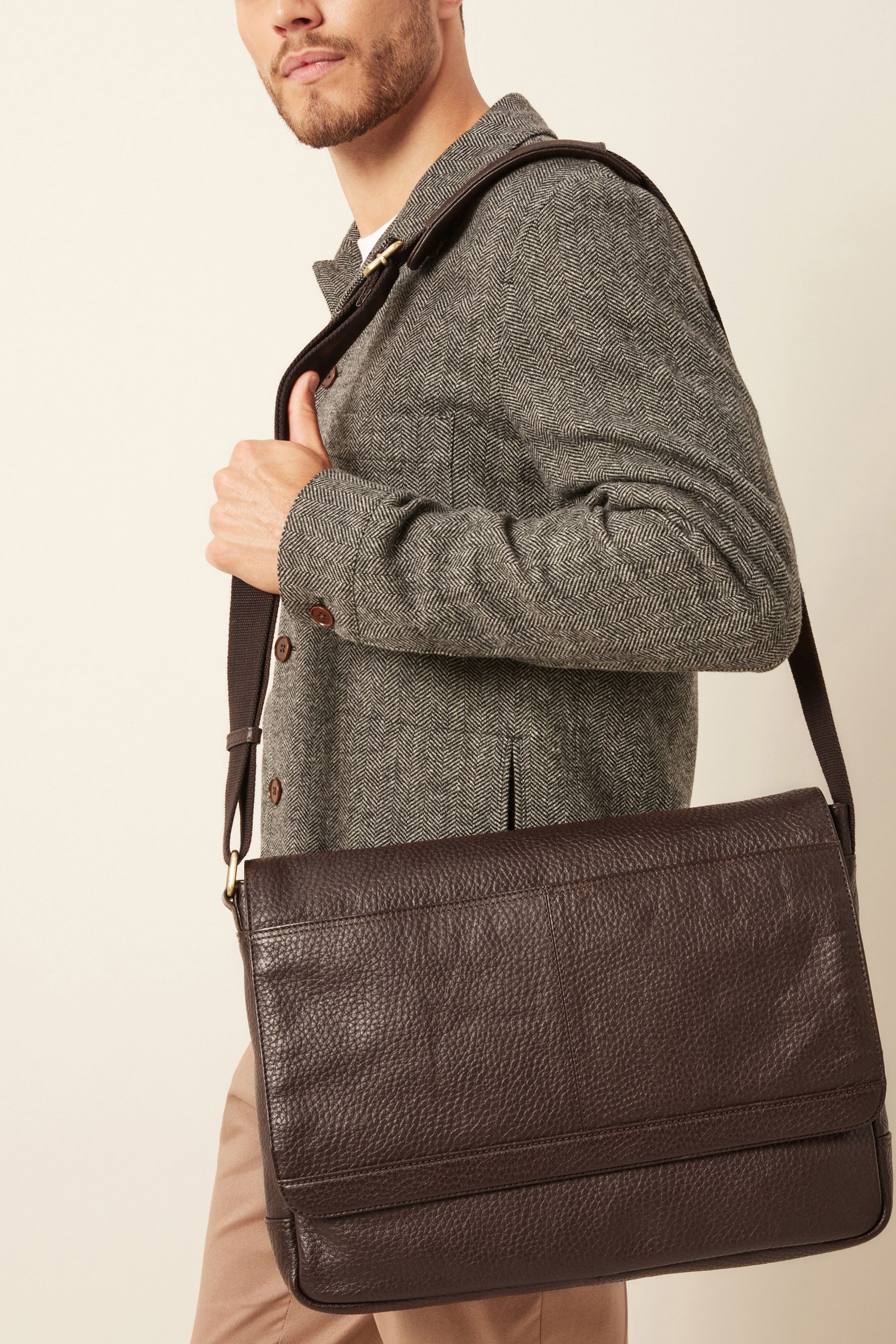 Kenneth cole men's clearance pebbled messenger bag