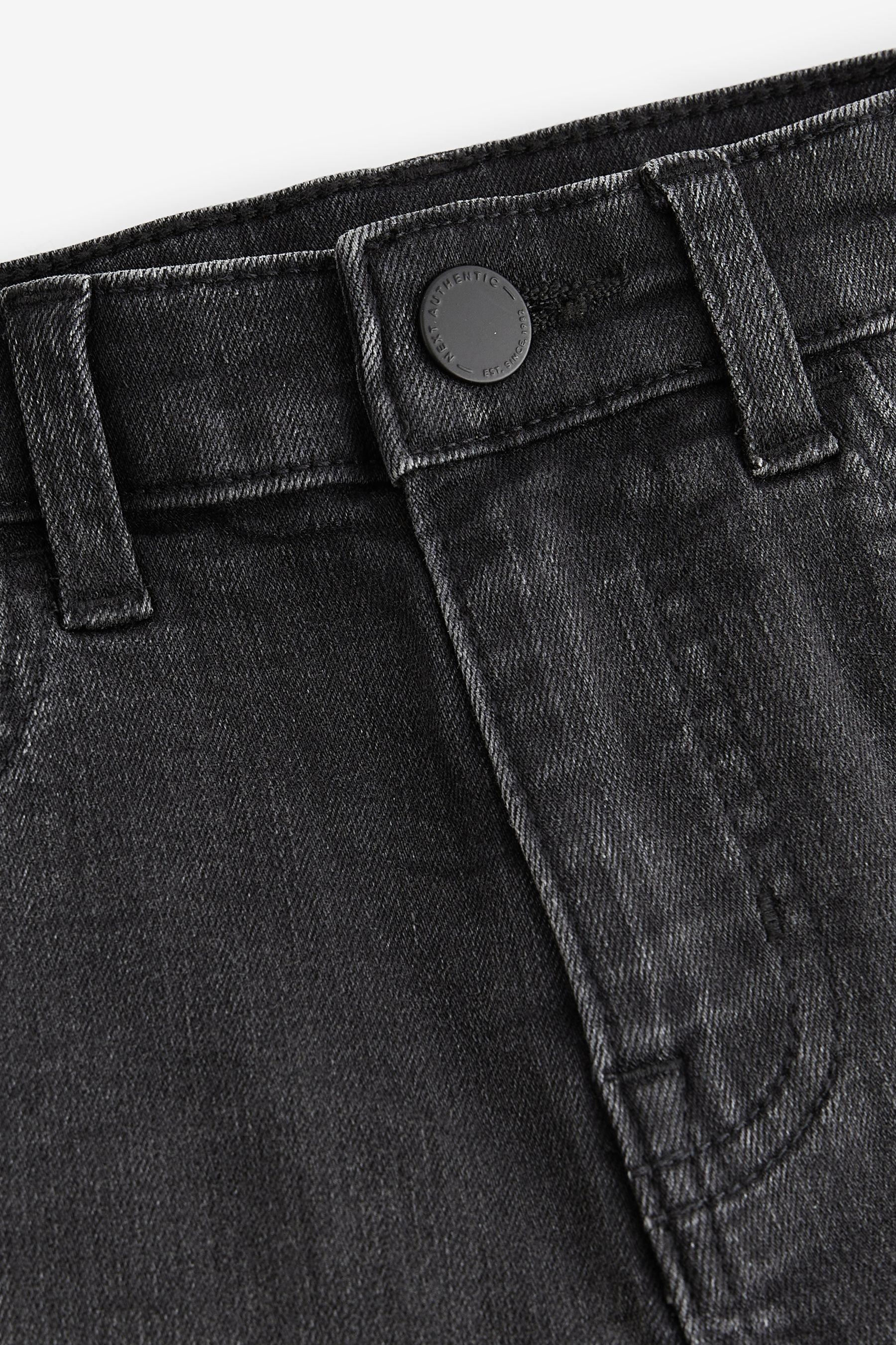 Grey jeans black trainers top