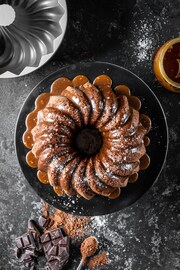 Masterclass 24cm Cast Aluminum Swirl Cake Tin - Image 4 of 4