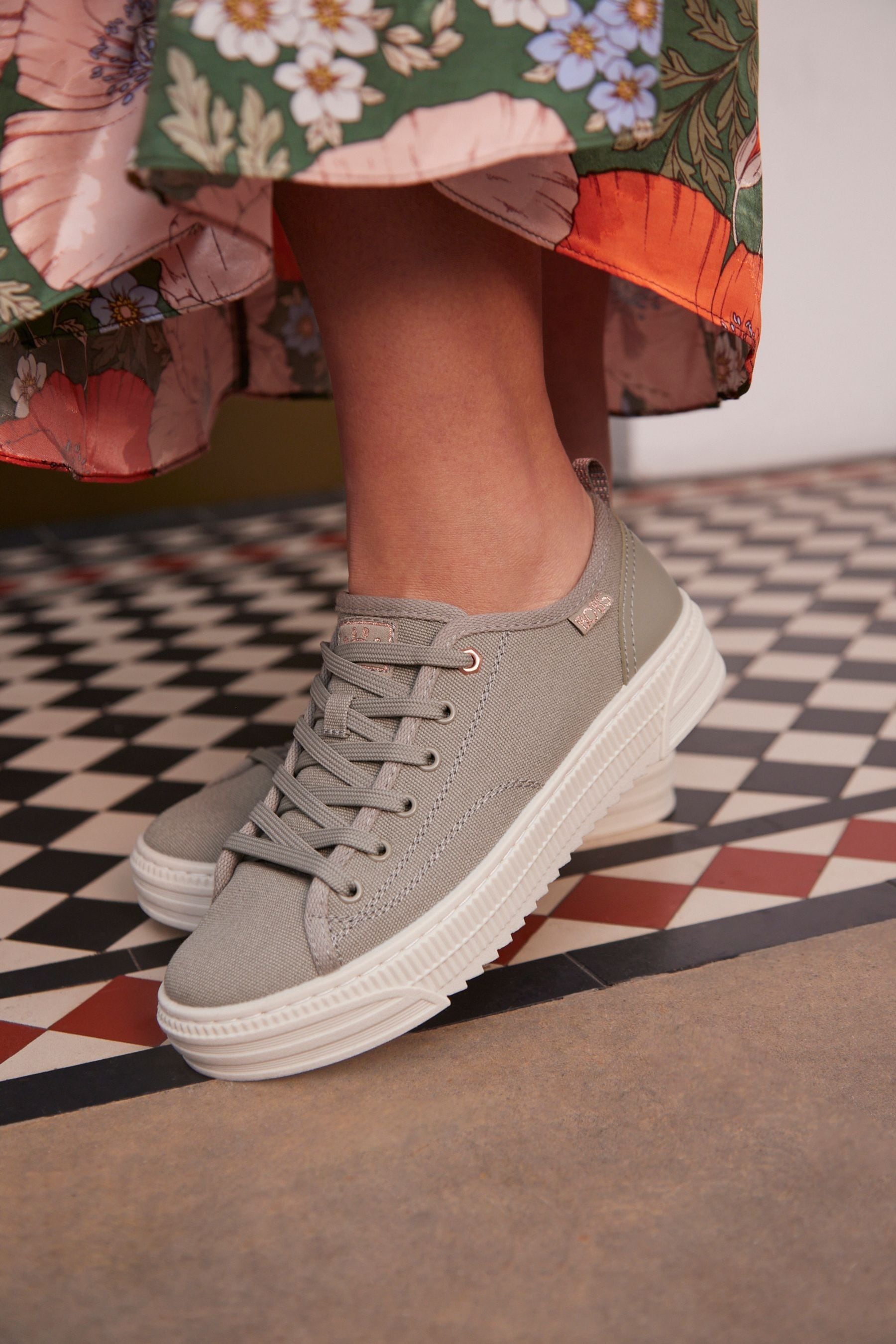 Bobs trainers top