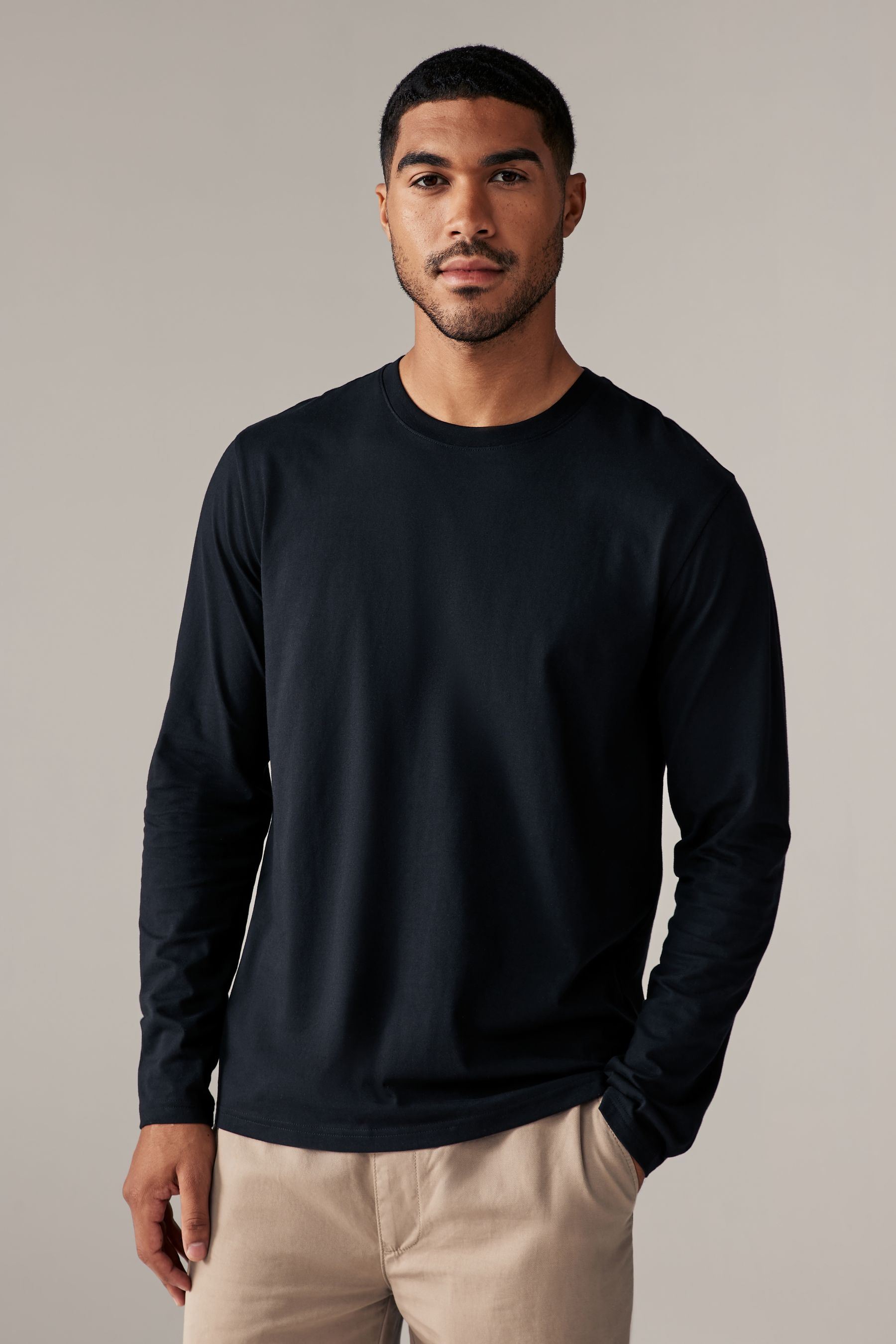 Black long sleeve crew neck deals