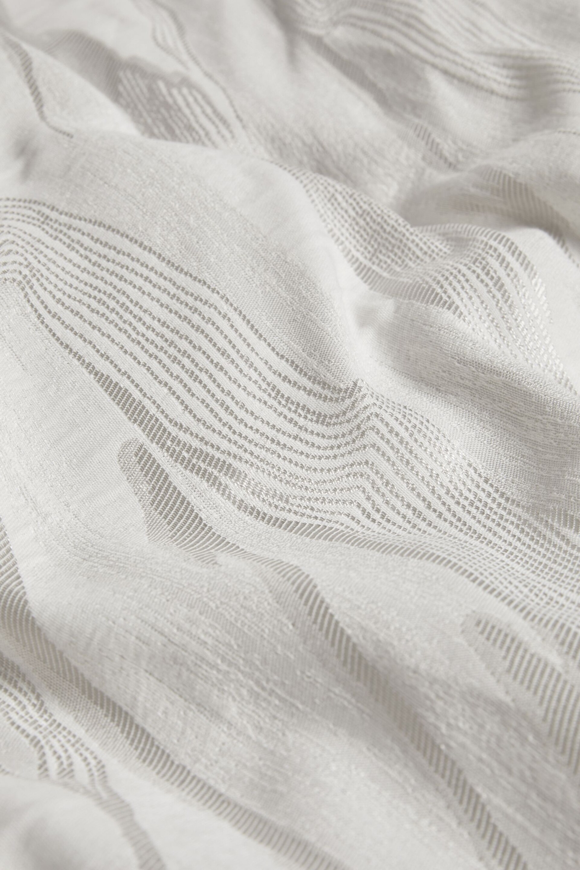 Silver/White Valencia Marble Jacquard Duvet Cover and Pillowcase Set - Image 6 of 6