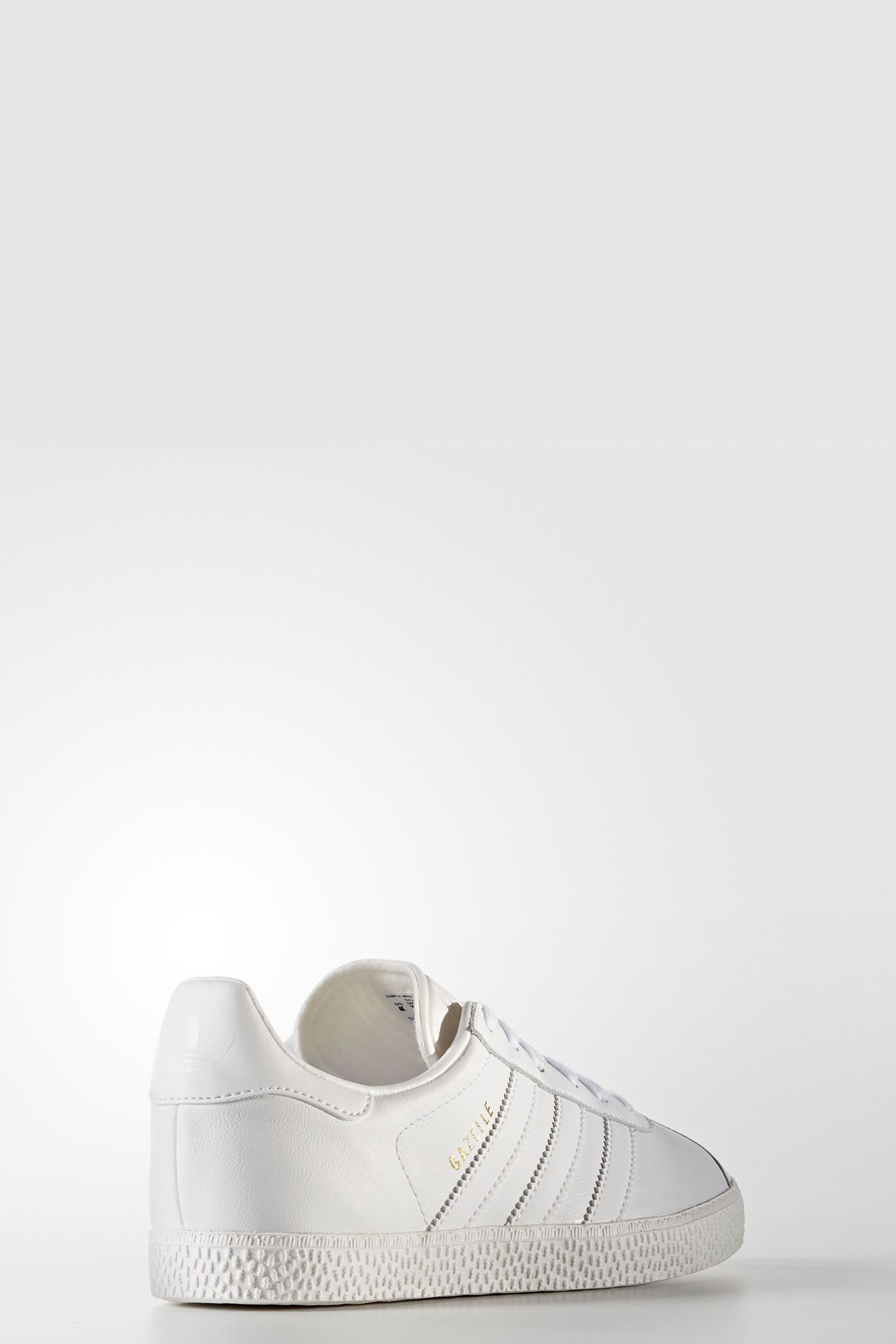 White adidas gazelles junior 2025