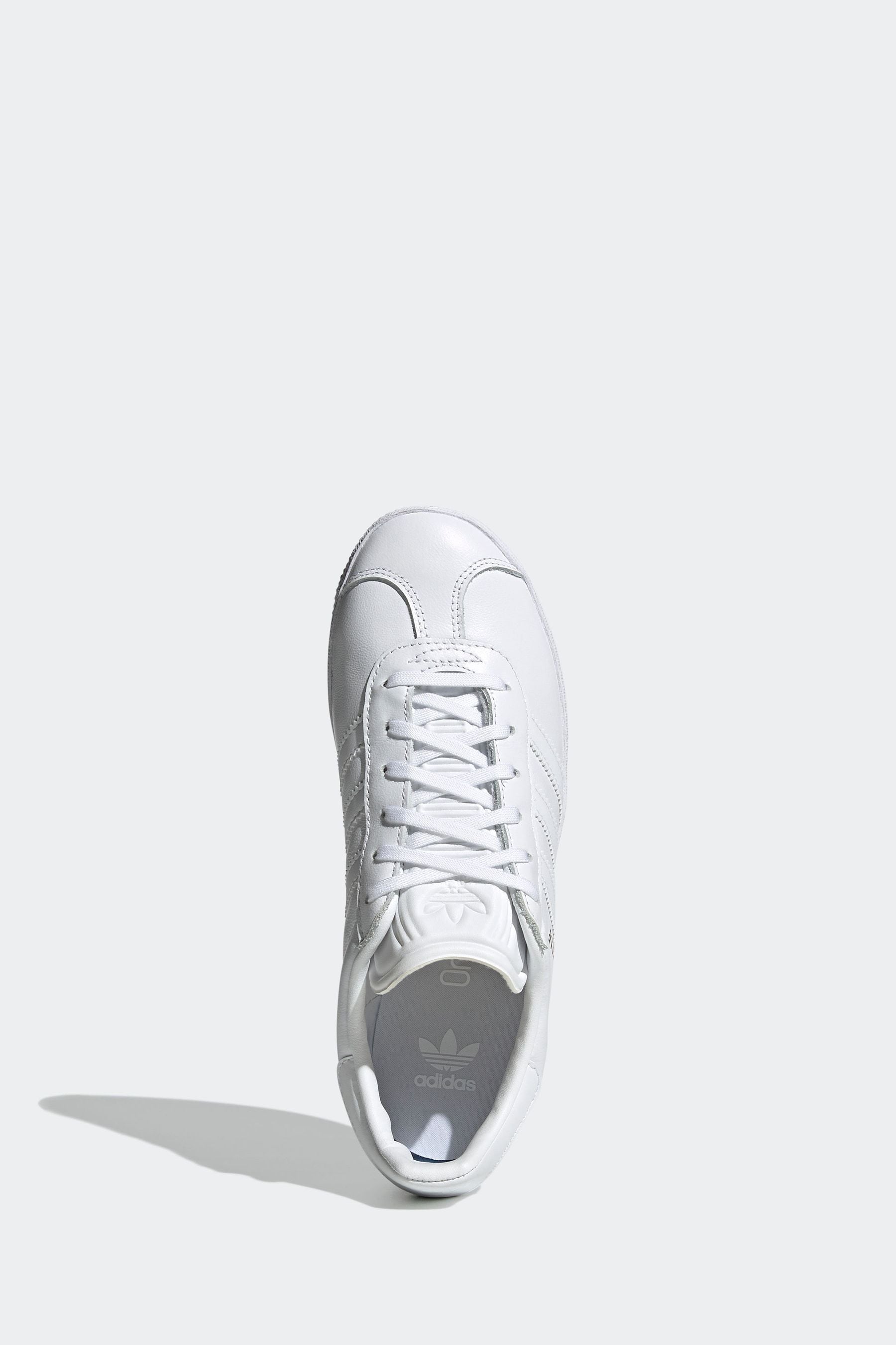 Adidas originals junior gazelle sales trainer light grey / white