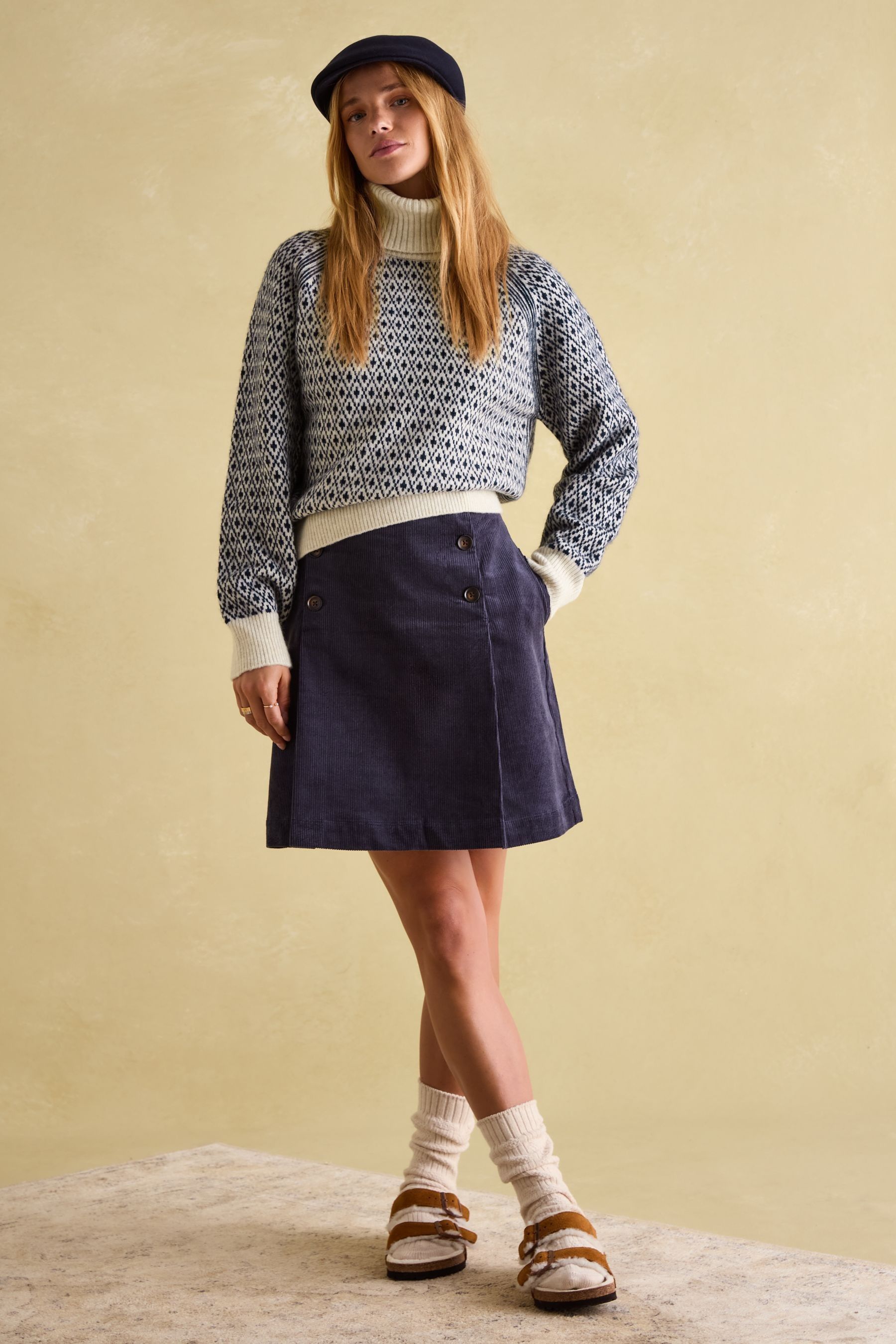 Jumper with detachable skirt top