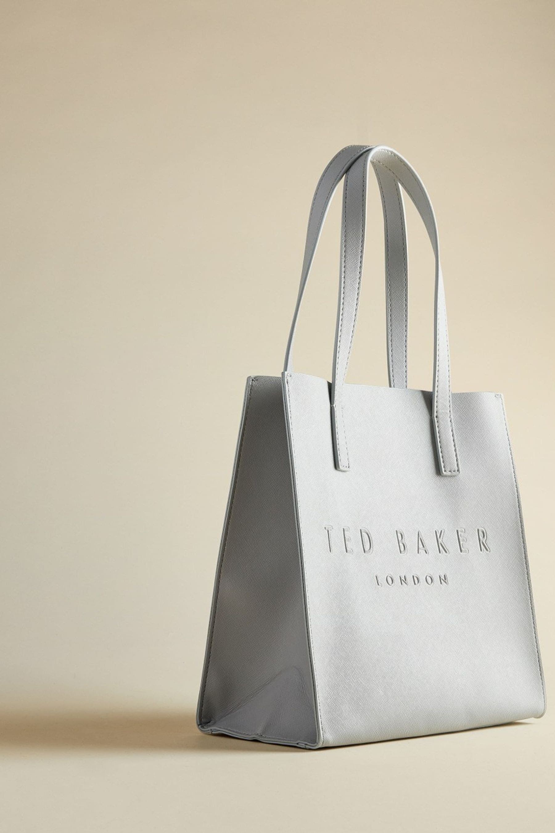 Kaufe Sie Grau Ted Baker Crosshatch Tasche mit dezentem Symbol und Kreuzschraffur bei Next Deutschland