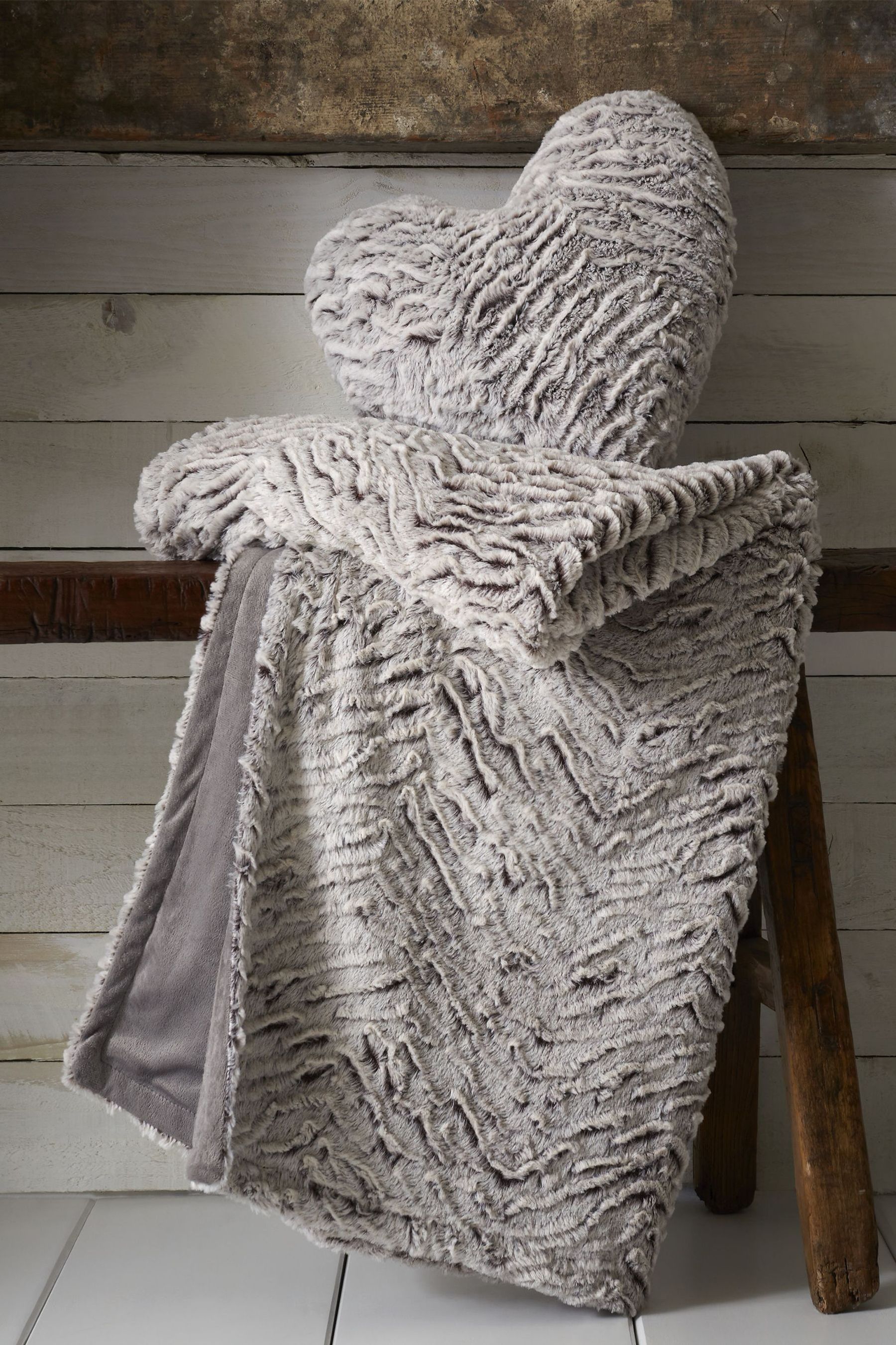 Catherine lansfield wolf throw online
