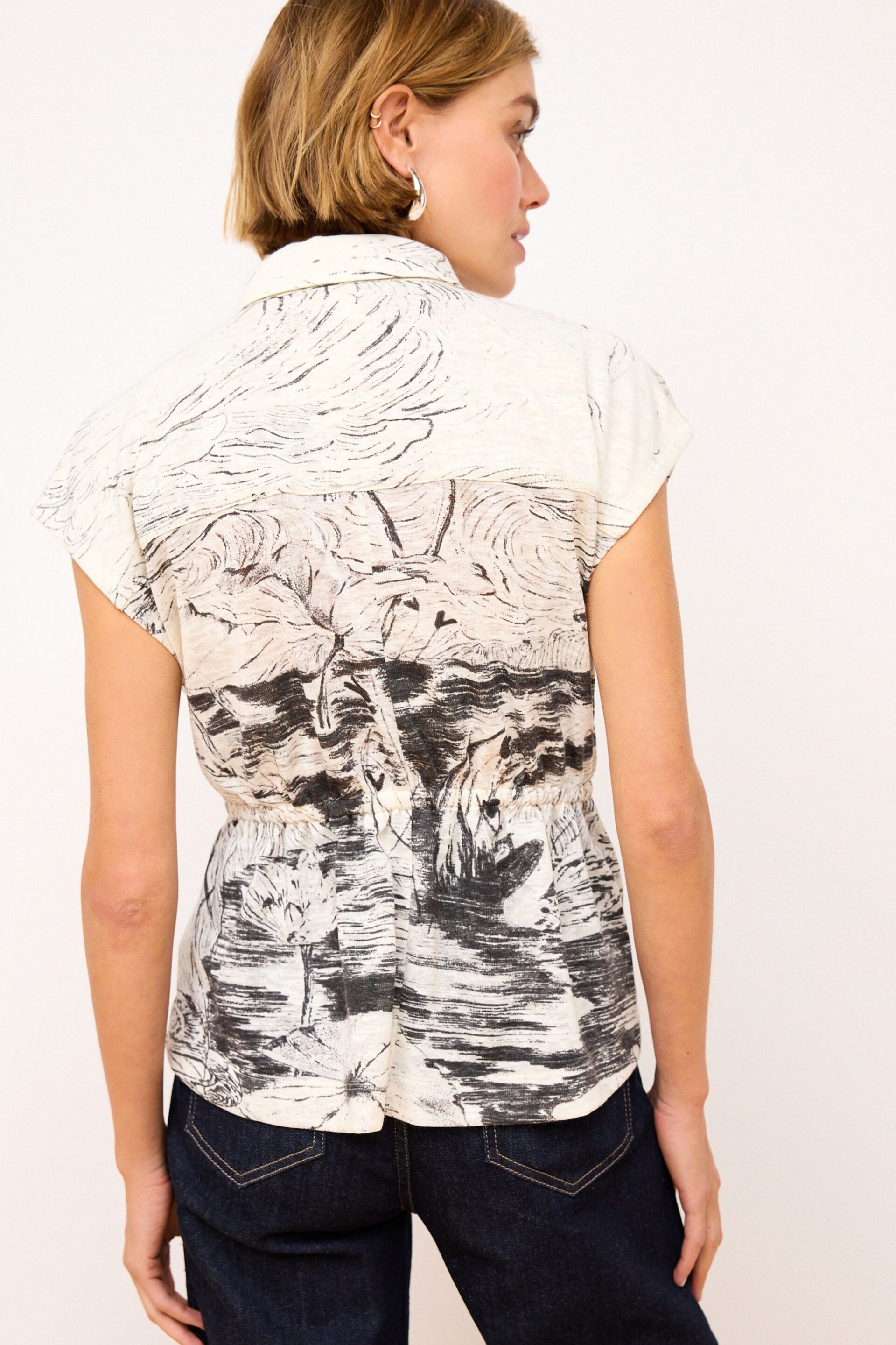 Sketched Black/White Print Short Sleeve Blouse - Image 3 of 6