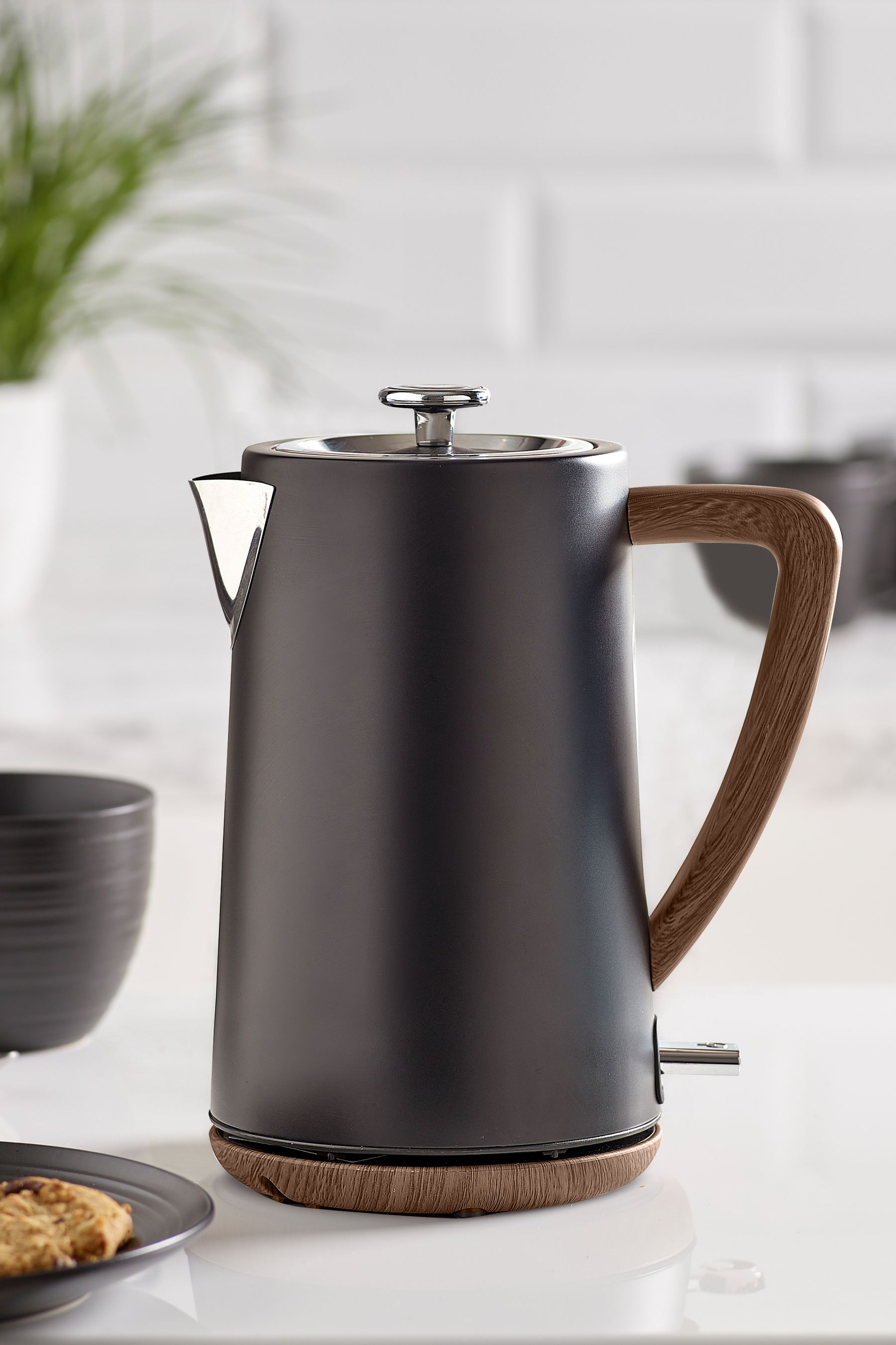 Black gloss kettle outlet