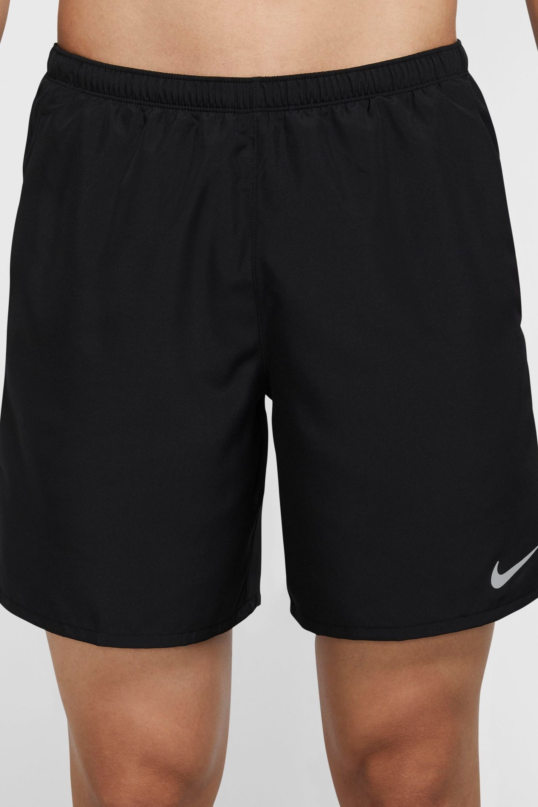 Running swoosh print 7 inch challenger shorts in black sale