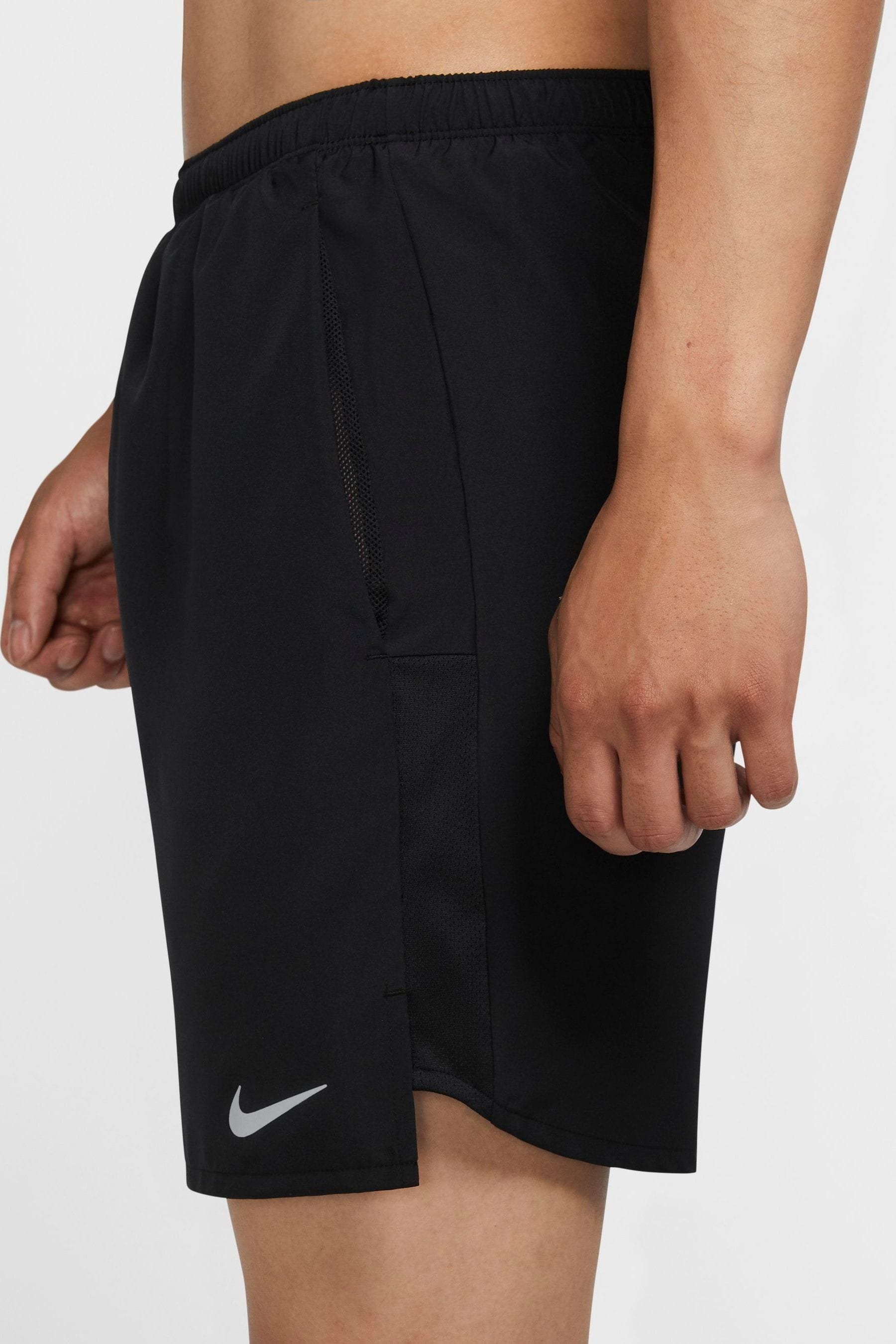 Nike running challenger 7 inch shorts in black sale