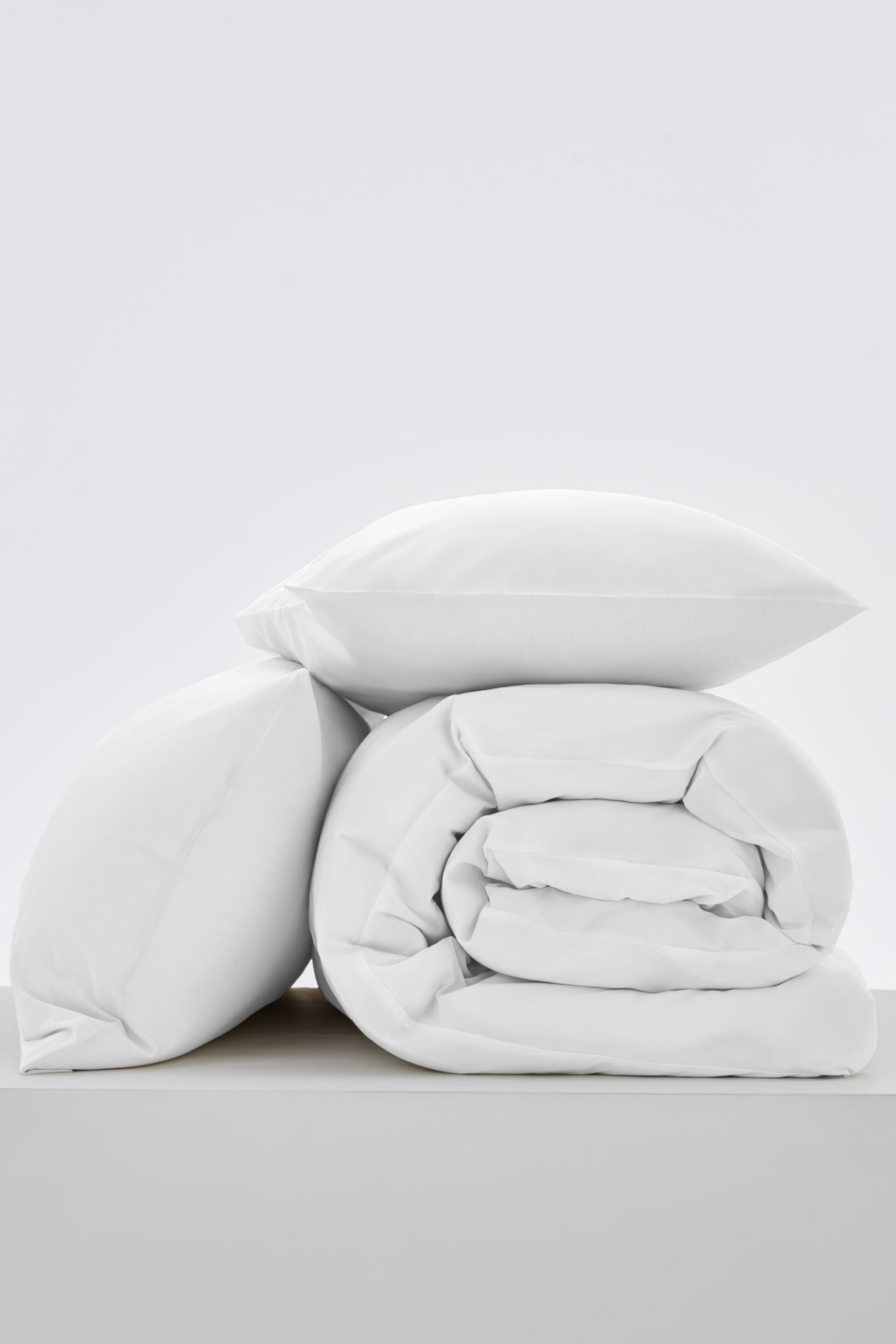 White Easy Care Polycotton Plain Duvet Cover and Pillowcase Set - Image 3 of 5