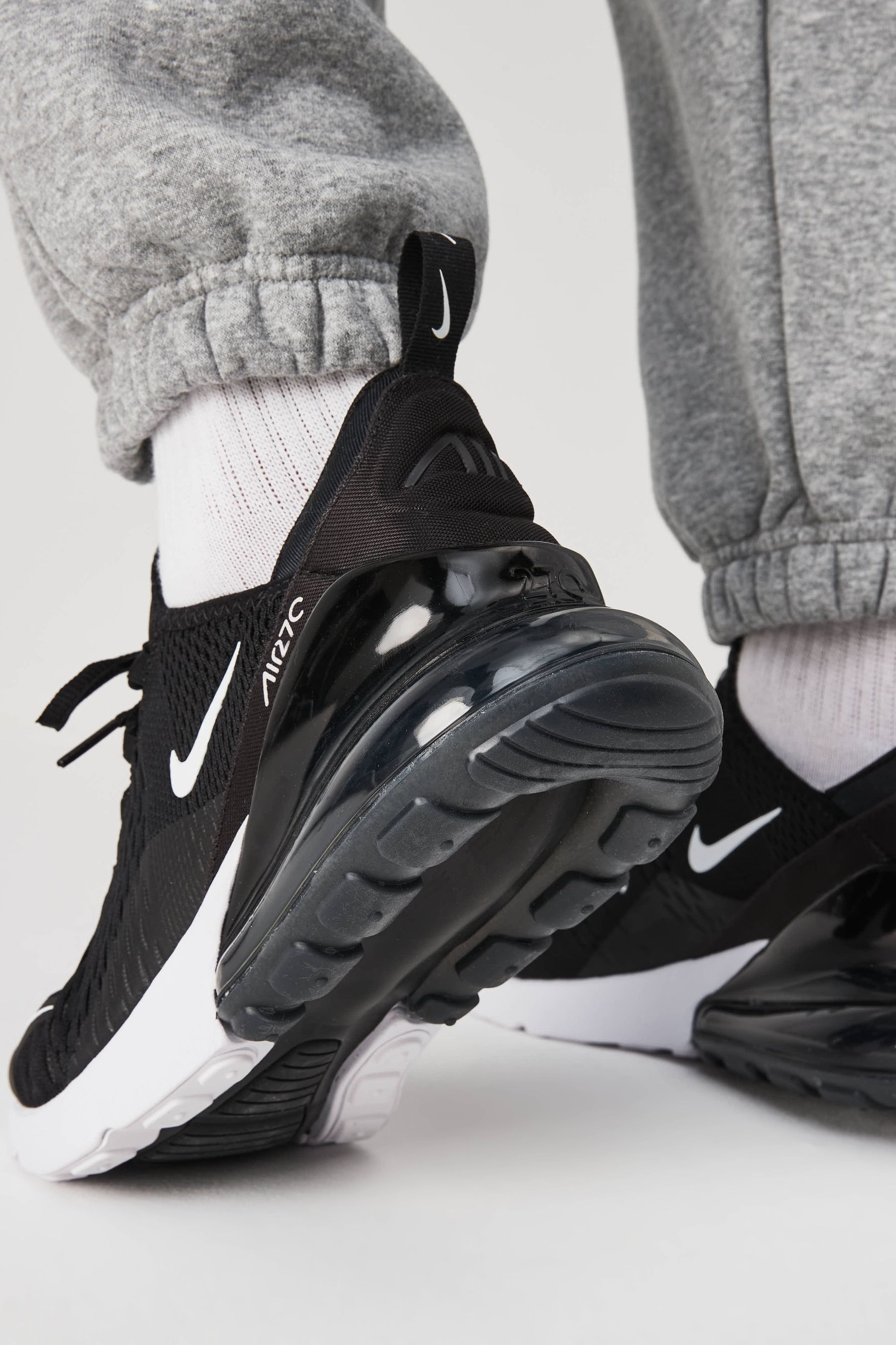 Nike air 270 black and white discount