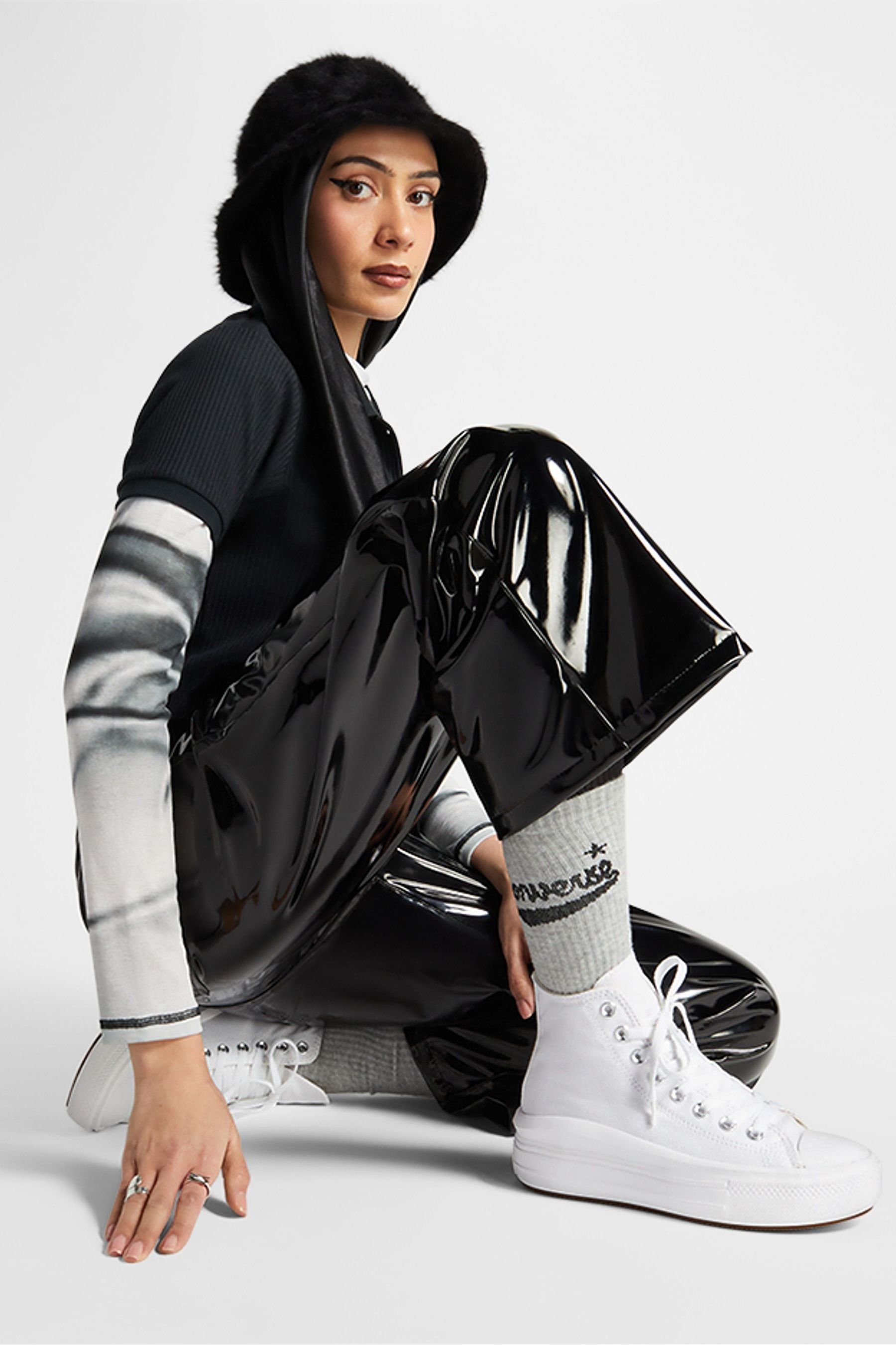 Black pants white converse store
