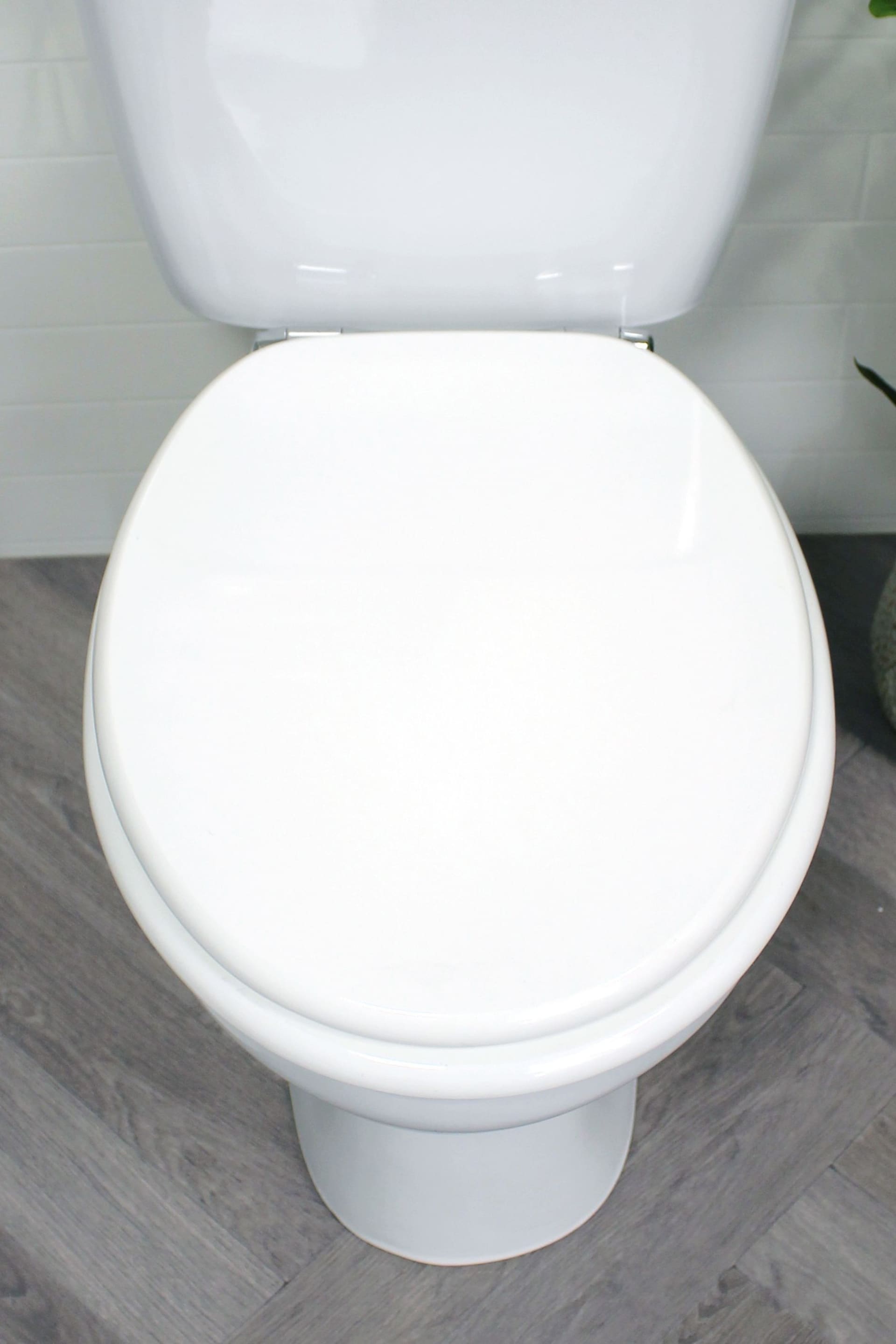 Showerdrape White Norfolk Soft Close Wooden Toilet Seat - Image 1 of 4