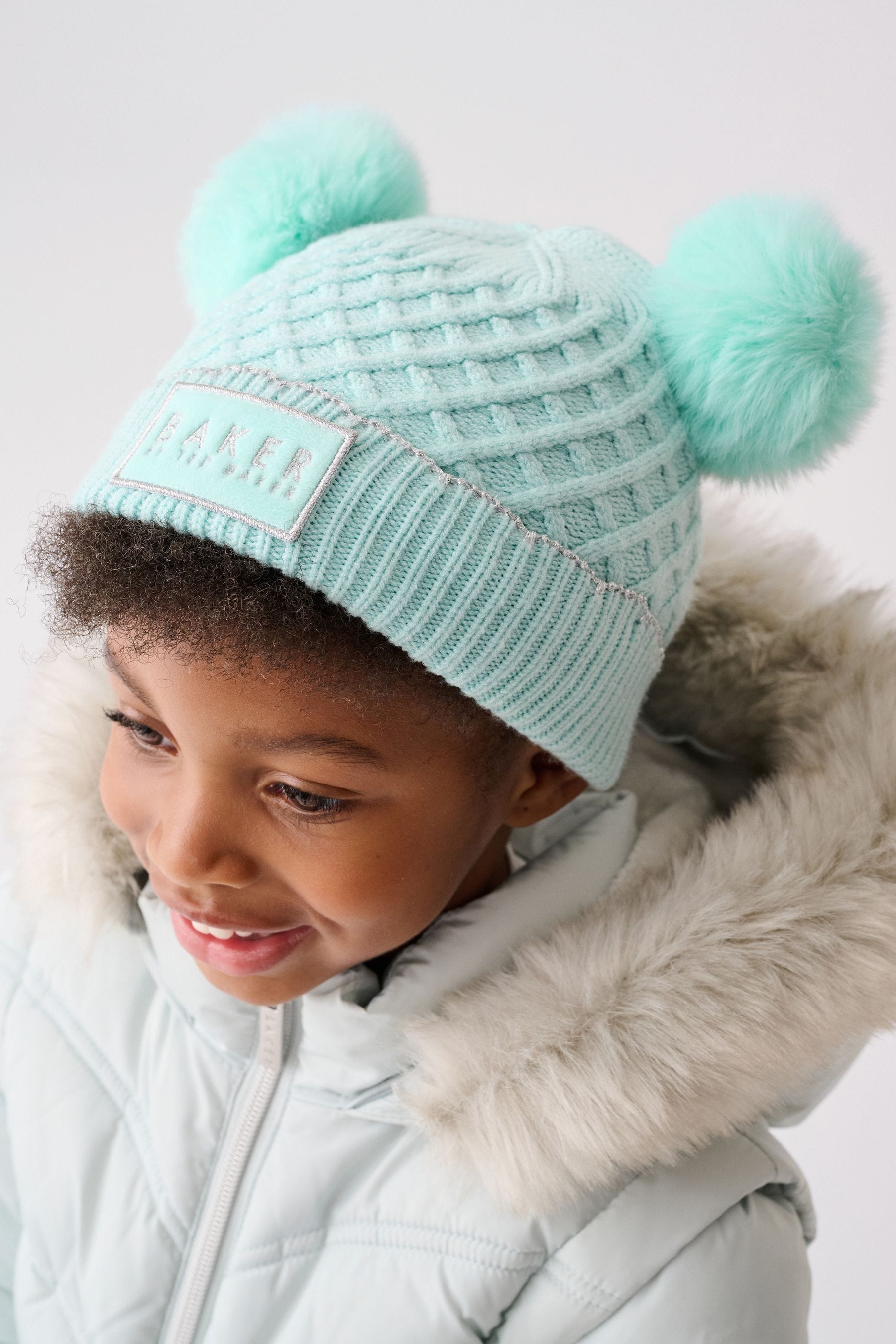 Double pom pom hat outlet