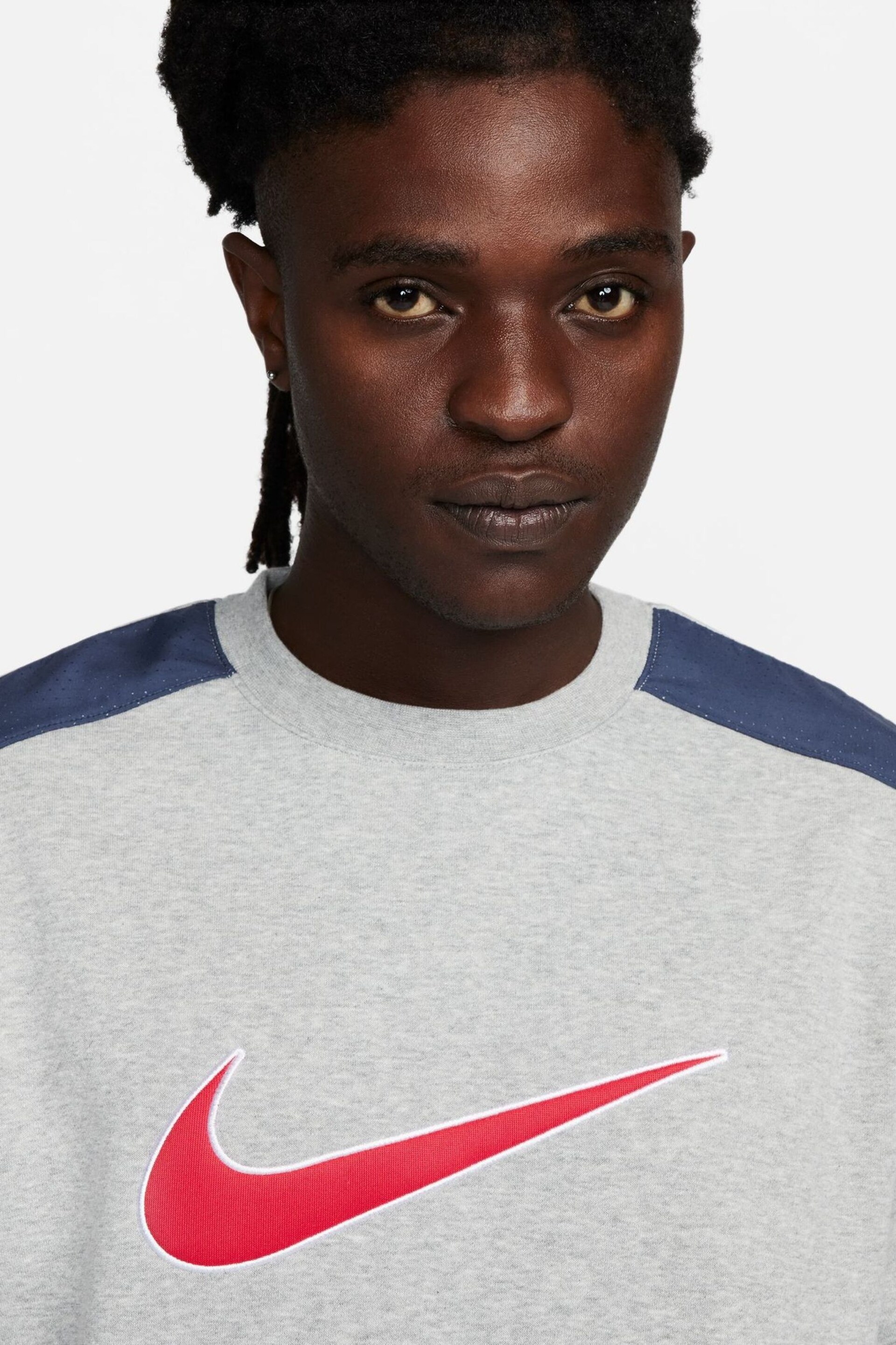 Nike Grey/Black Sportswear Colourblock Crew Sweatshirt - Image 3 of 5