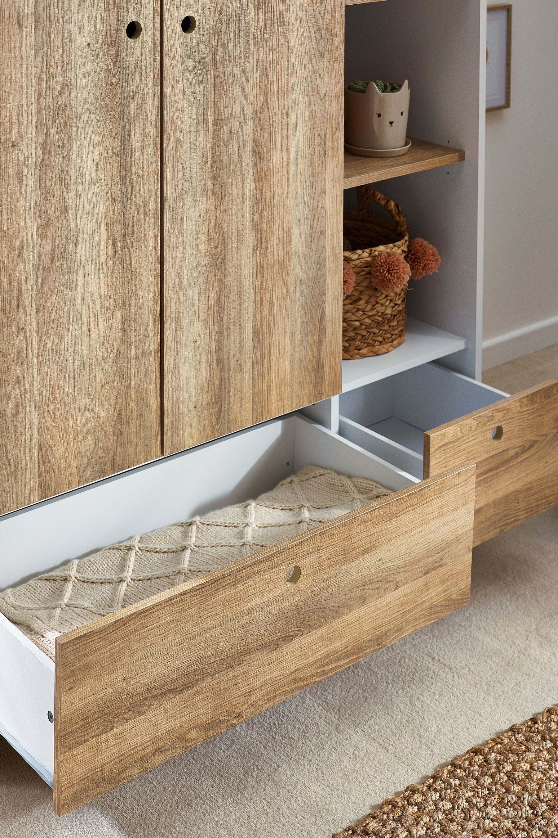 Scandi outlet triple wardrobe