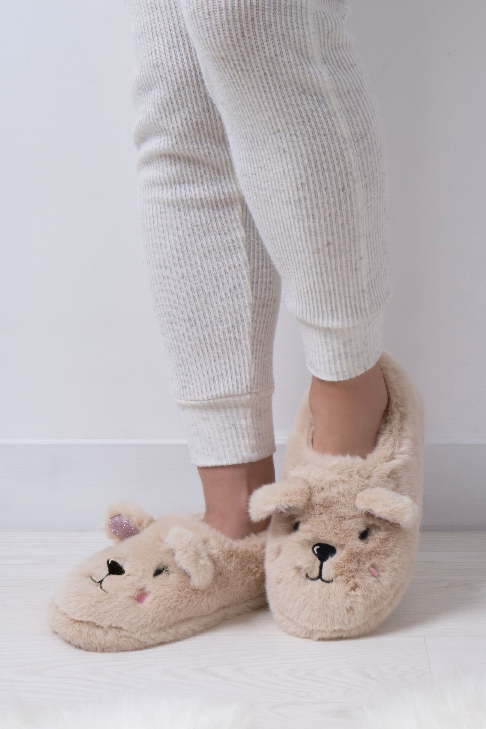Totes Natural Ladies Novelty Full Back Slippers - Image 1 of 5