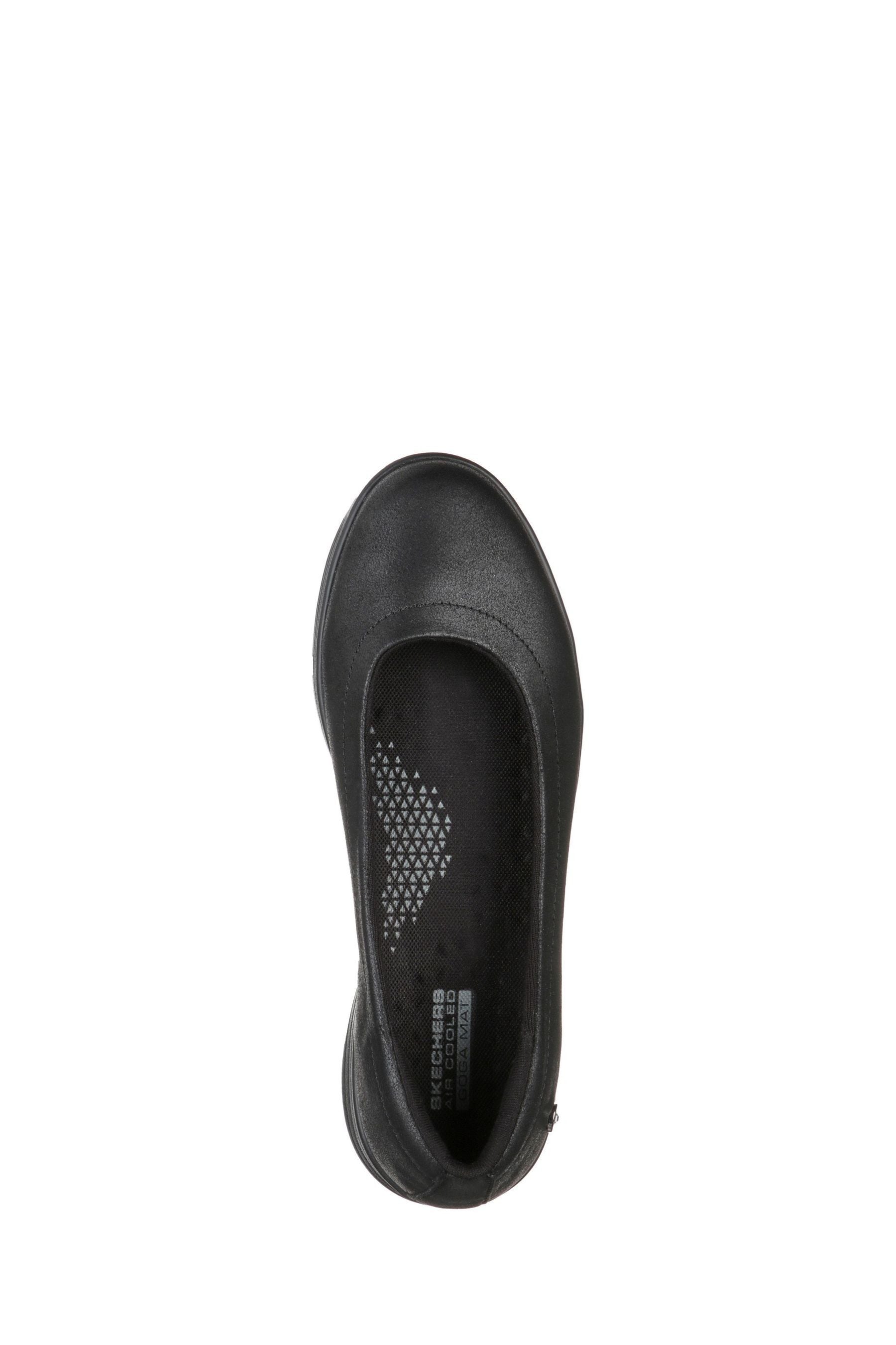 Skechers on deals the go flats
