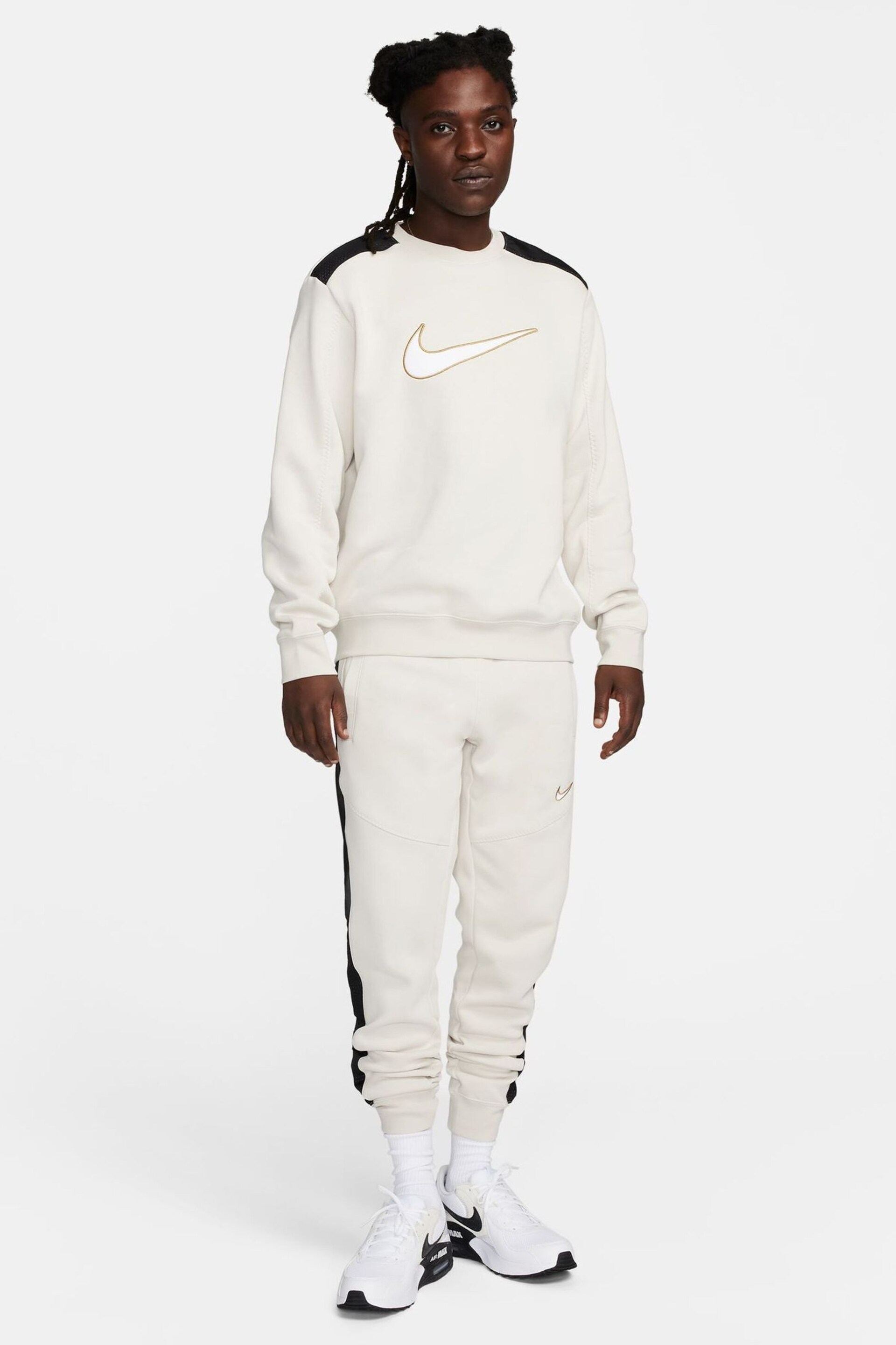 Nike Cream/Black Sportswear Colourblock Crew Sweatshirt - Image 3 of 6