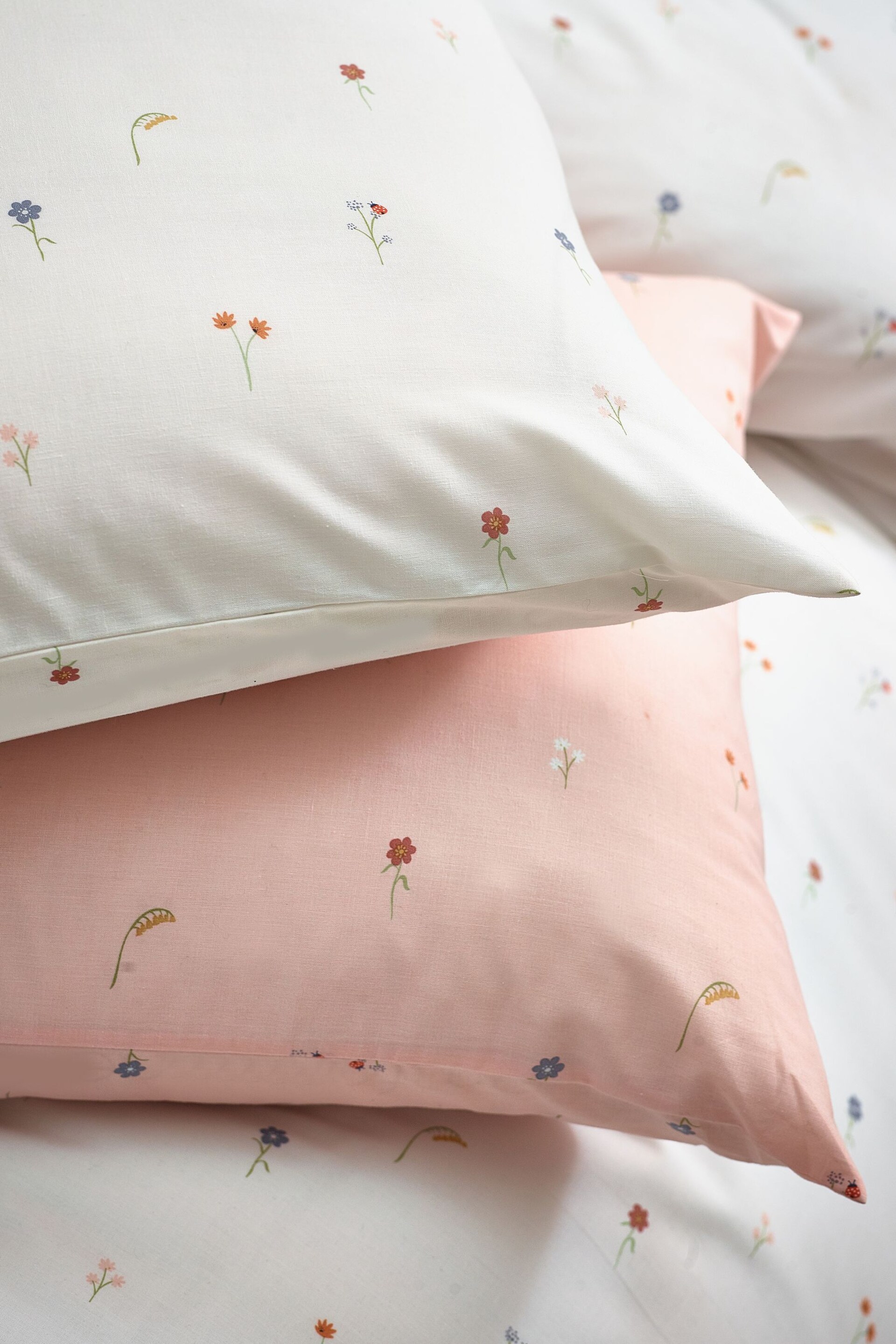 2 Pack Neutral Pink Ditsy Floral Duvet Cover and Pillowcase Set - Image 3 of 3