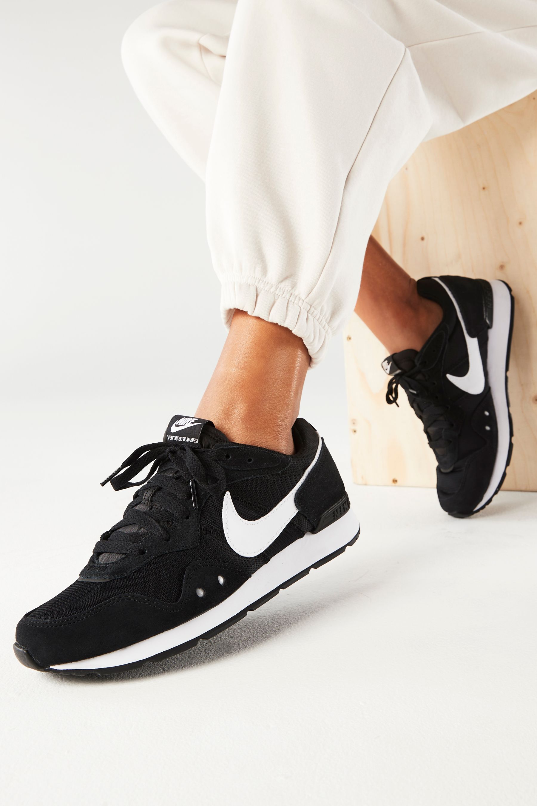 Nike black discount and white runners