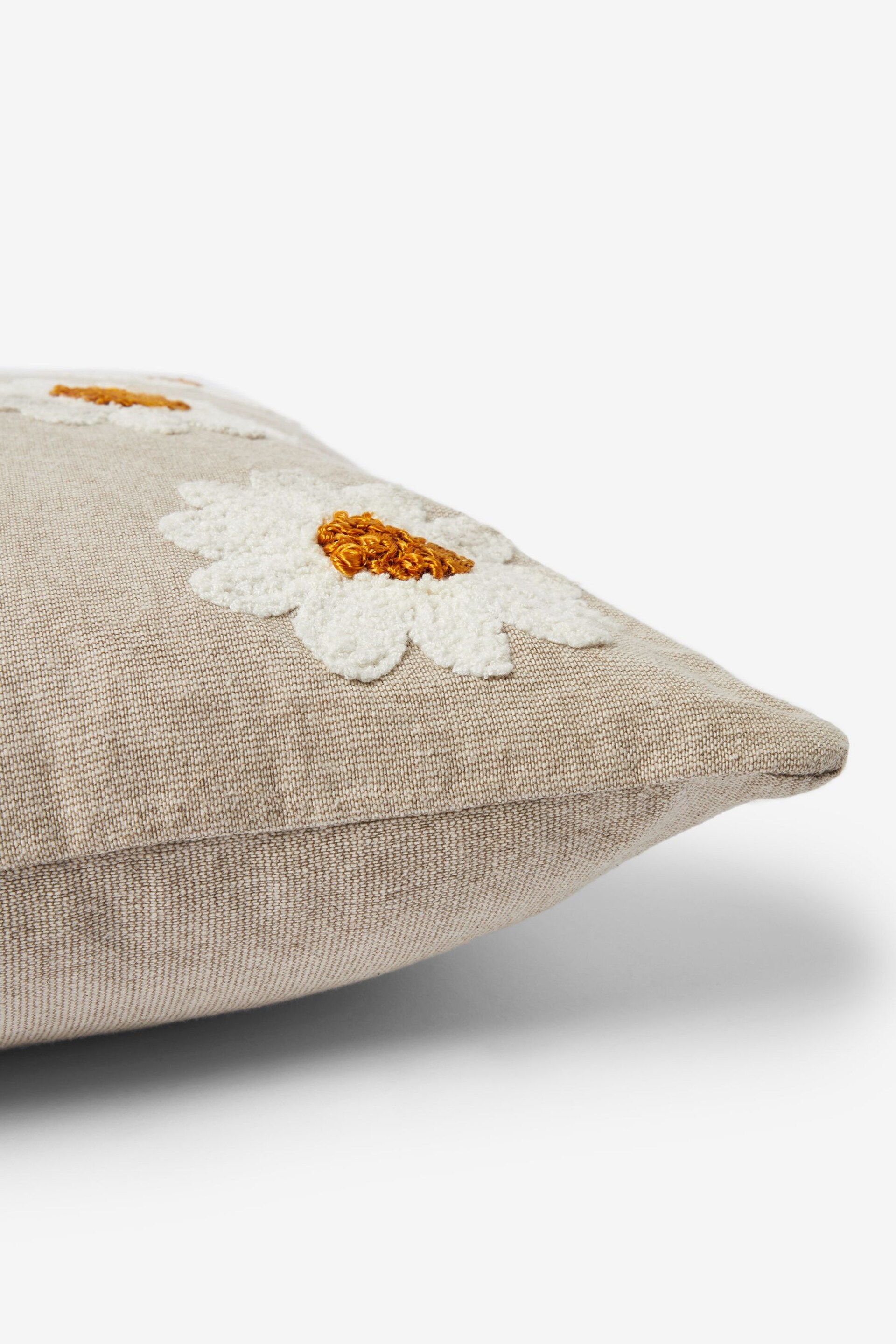 Natural 50 x 50cm Tufted Daisy Cushion - Image 2 of 4