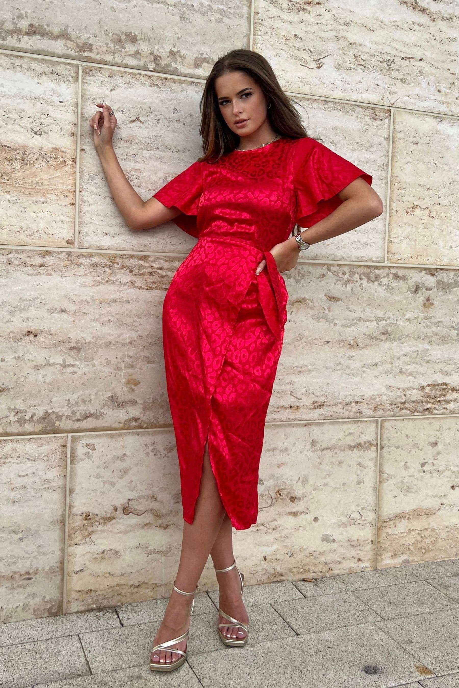 Girl in mind red dress cheap