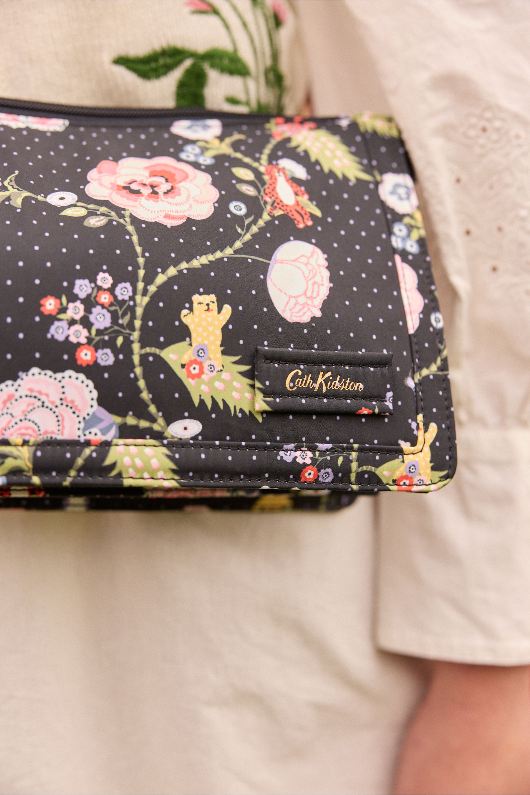 Cath kidston multi pocket pouch 2025