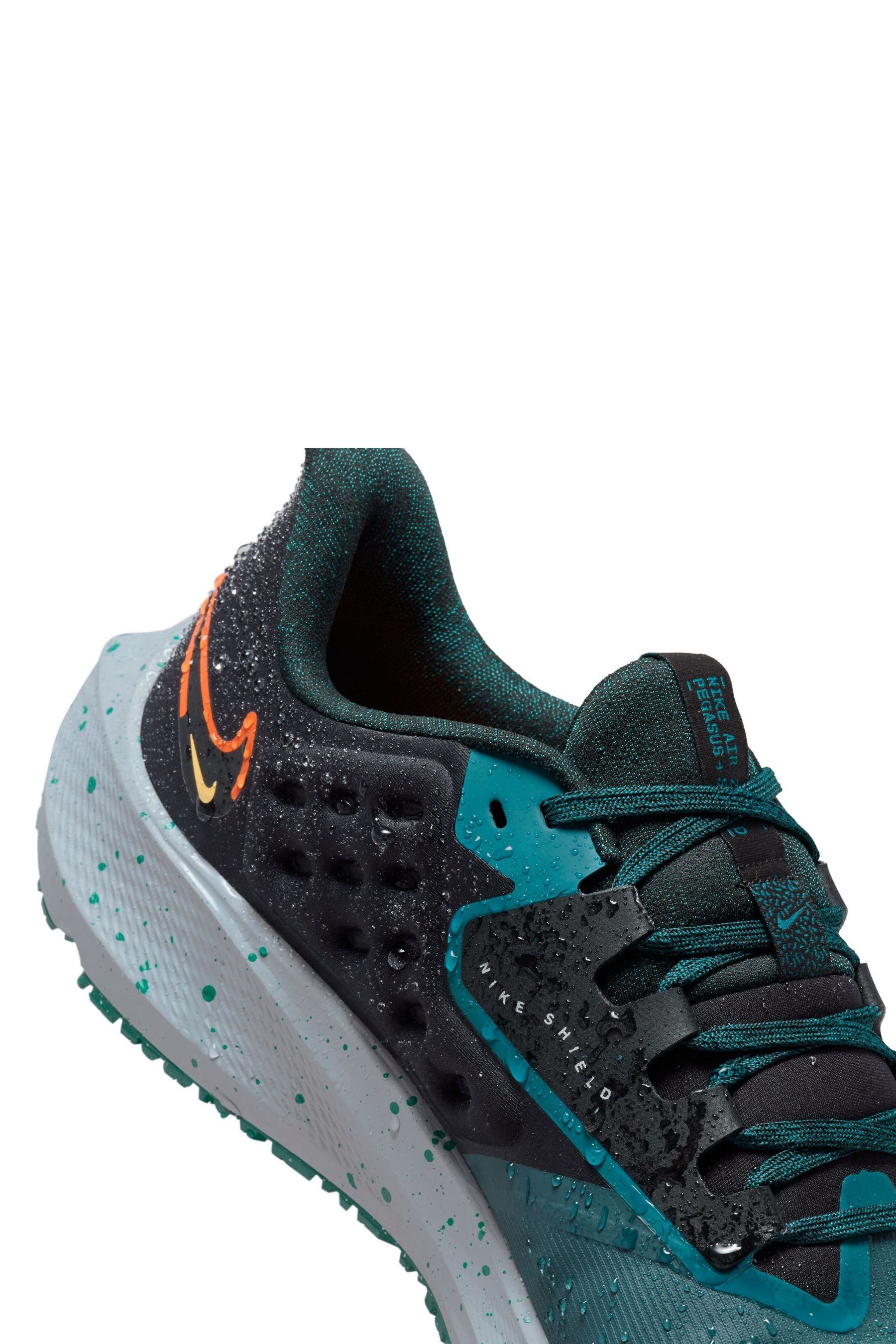 Nike shield trainers store