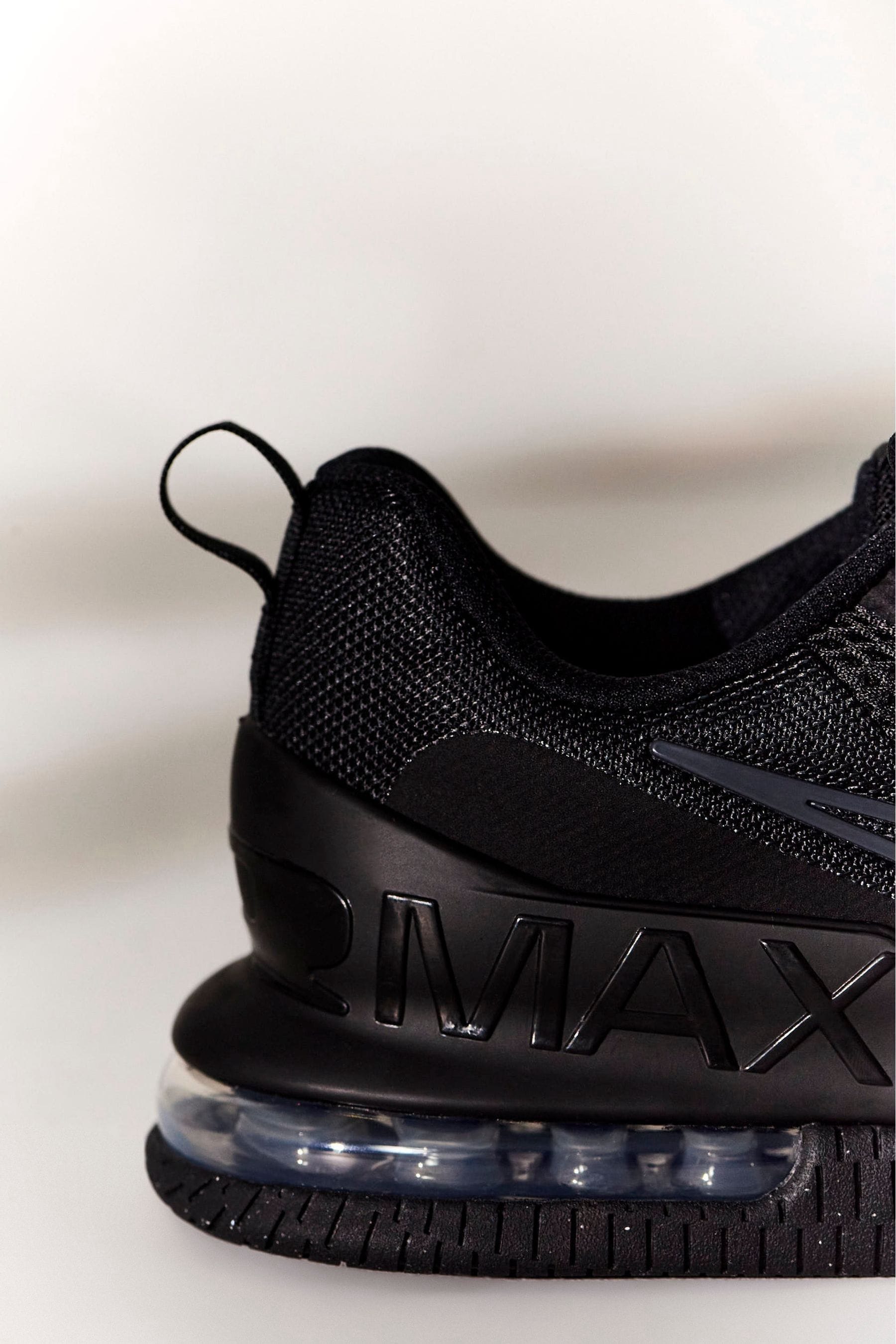 Black gym trainers 2025