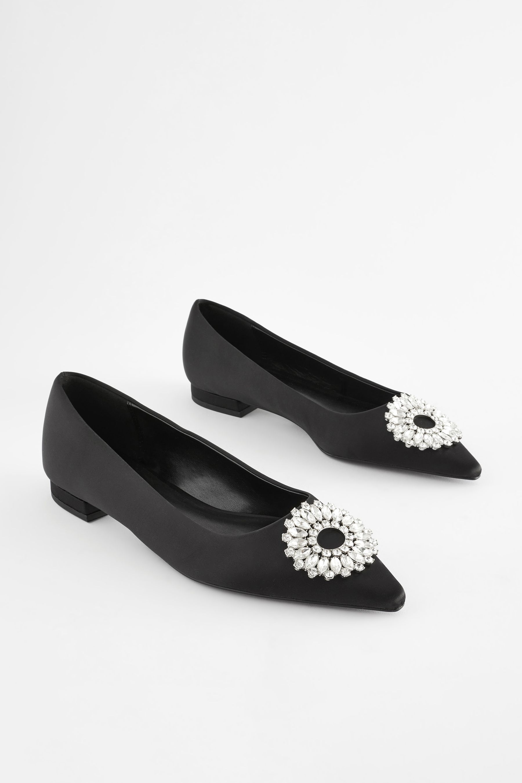 Black pointed sales toe shoes