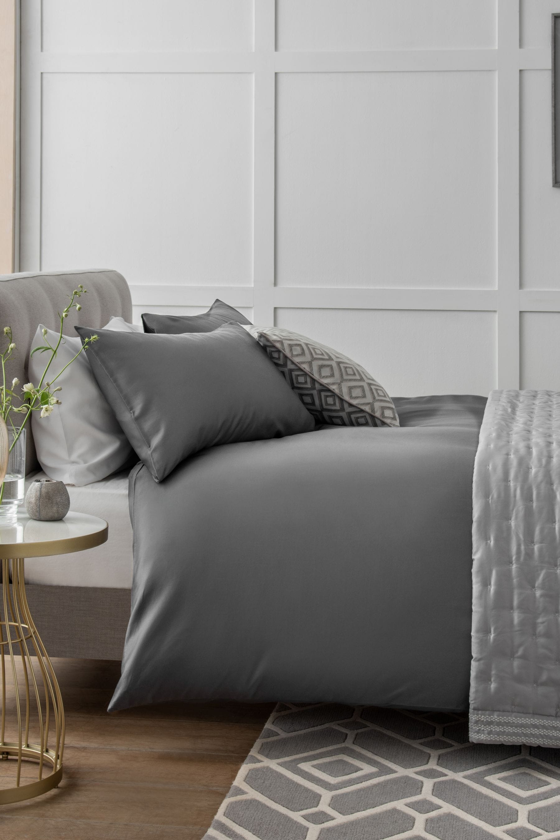 Grey double outlet bed set